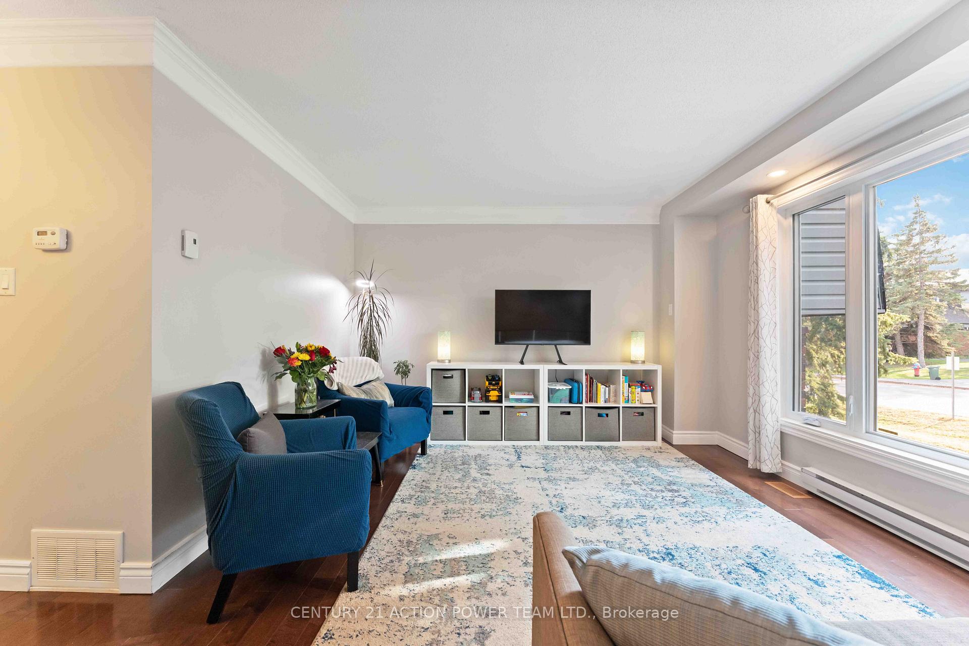 Photo 3 of 1361 Marigold Crescent, Ottawa, Pineview — HOMEH