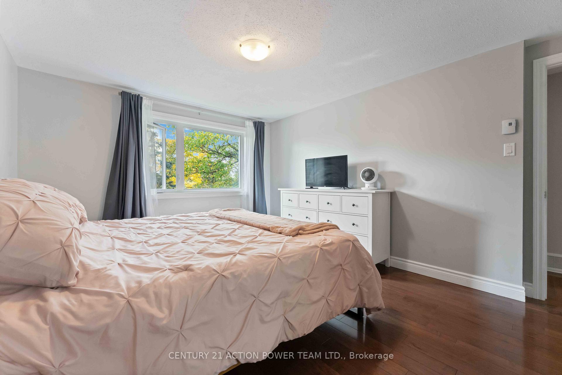 Photo 12 of 1361 Marigold Crescent, Ottawa, Pineview — HOMEH
