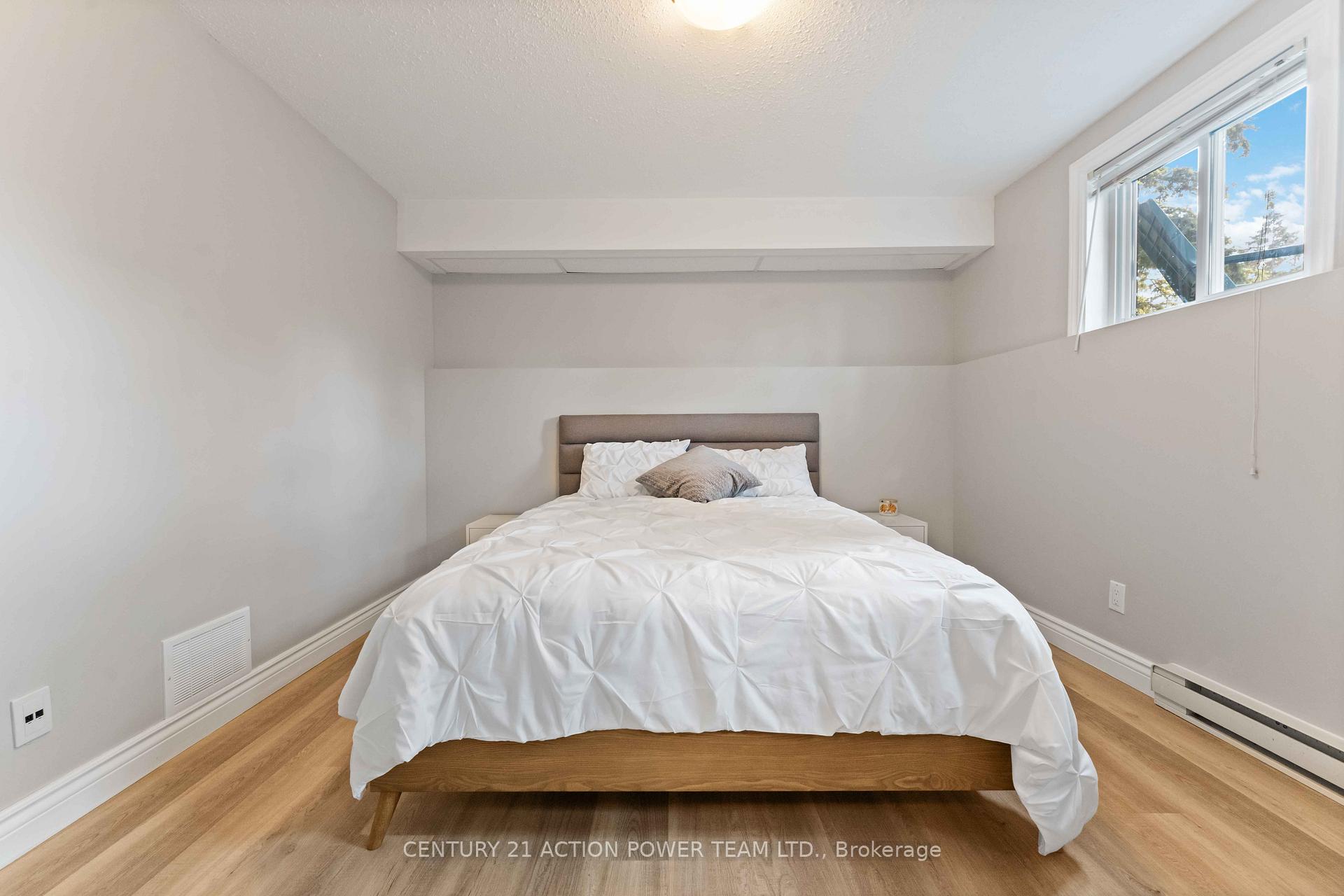 Photo 33 of 1361 Marigold Crescent, Ottawa, Pineview — HOMEH