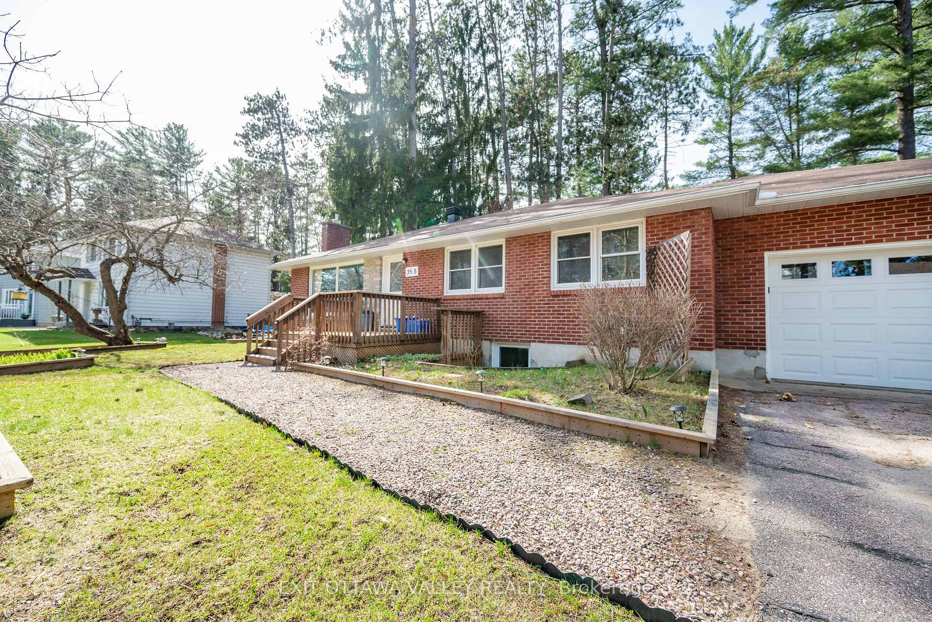Photo 3 of 35.5 Faraday Crescent, Deep River — HOMEH