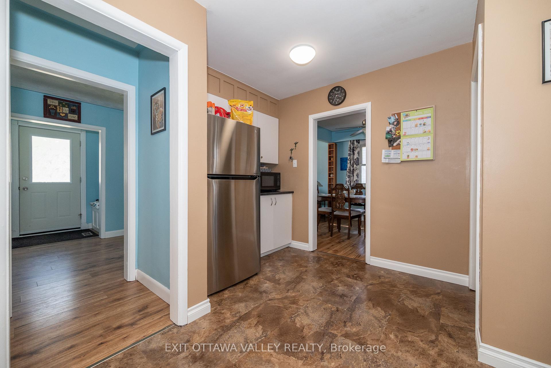 Photo 4 of 35.5 Faraday Crescent, Deep River — HOMEH