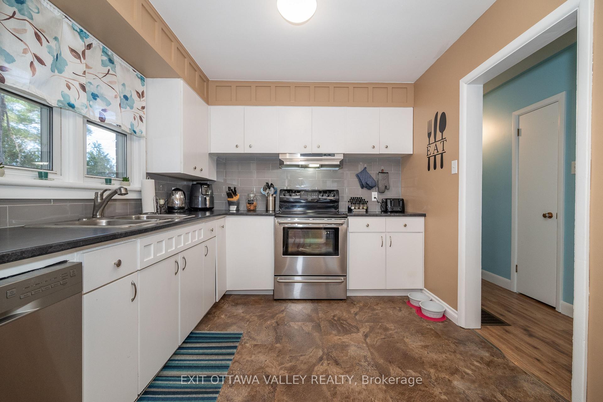 Photo 5 of 35.5 Faraday Crescent, Deep River — HOMEH