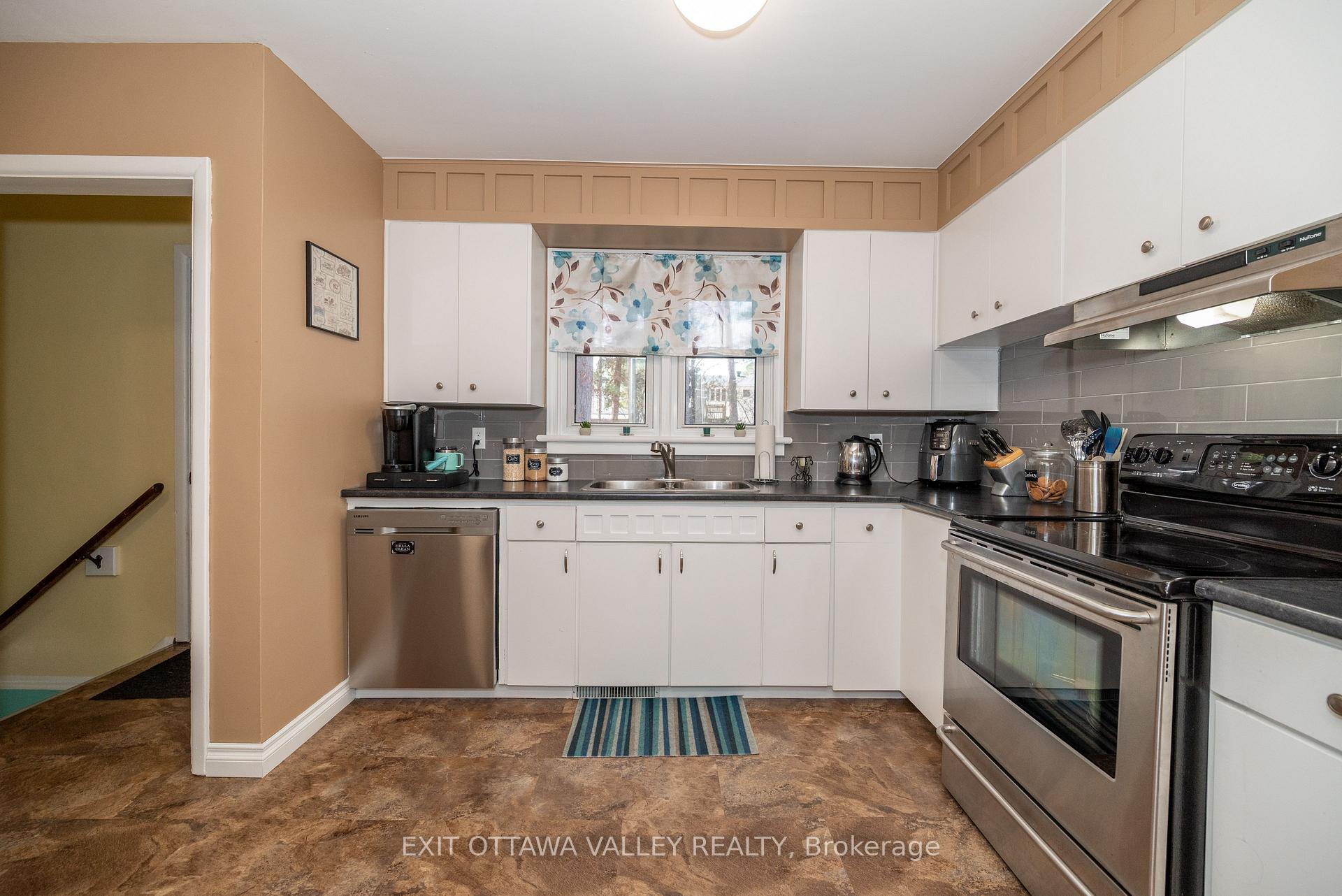 Photo 6 of 35.5 Faraday Crescent, Deep River — HOMEH