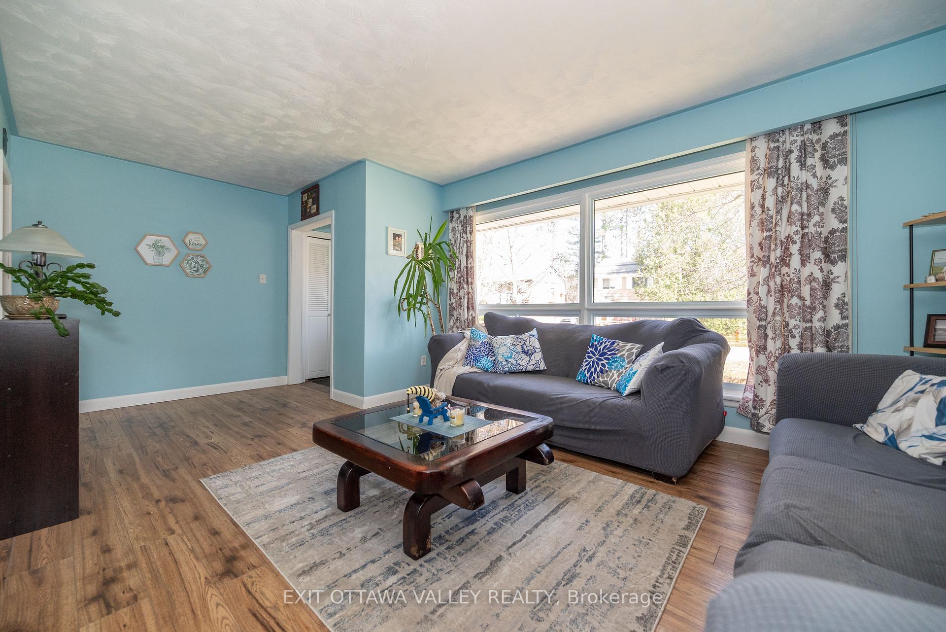 Photo 13 of 35.5 Faraday Crescent, Deep River — HOMEH