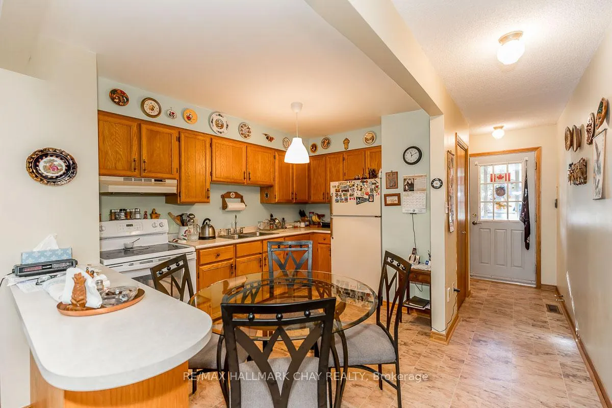 Photo 6 of Unit 2, 10 Riverley Lane, New Tecumseth, Alliston — HOMEH