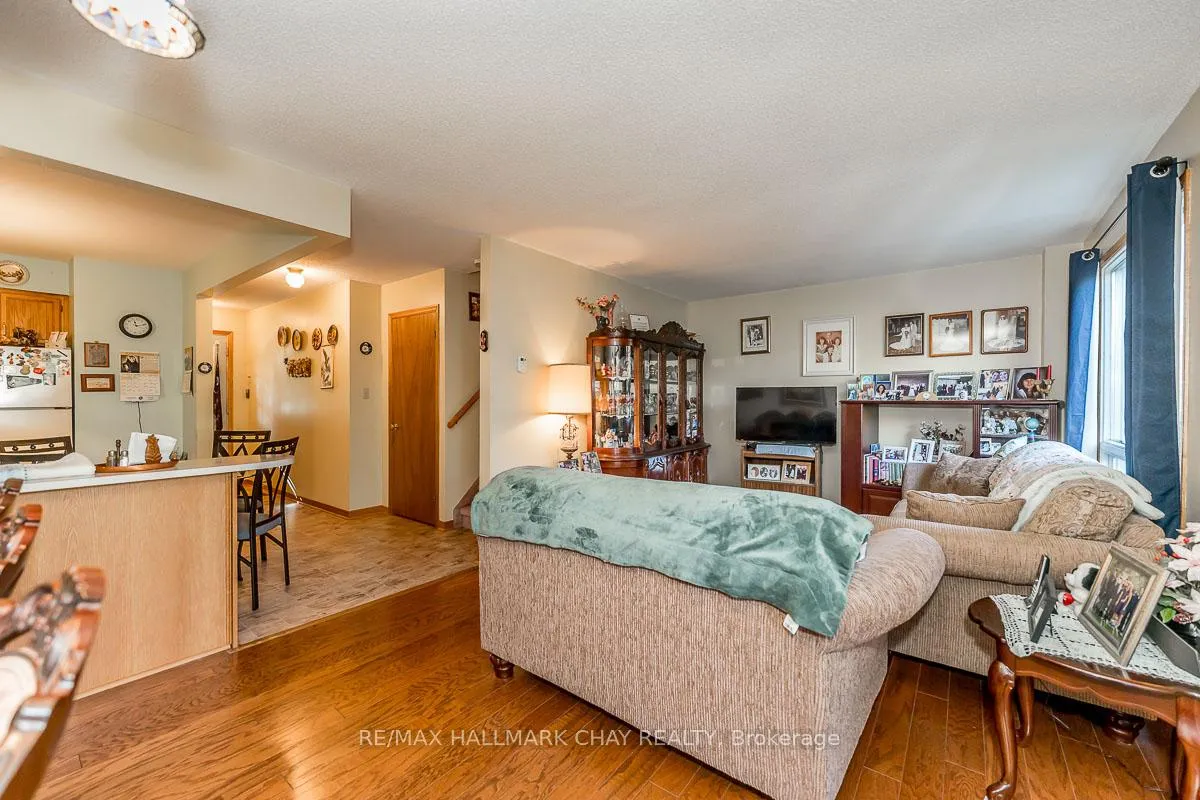Photo 10 of Unit 2, 10 Riverley Lane, New Tecumseth, Alliston — HOMEH