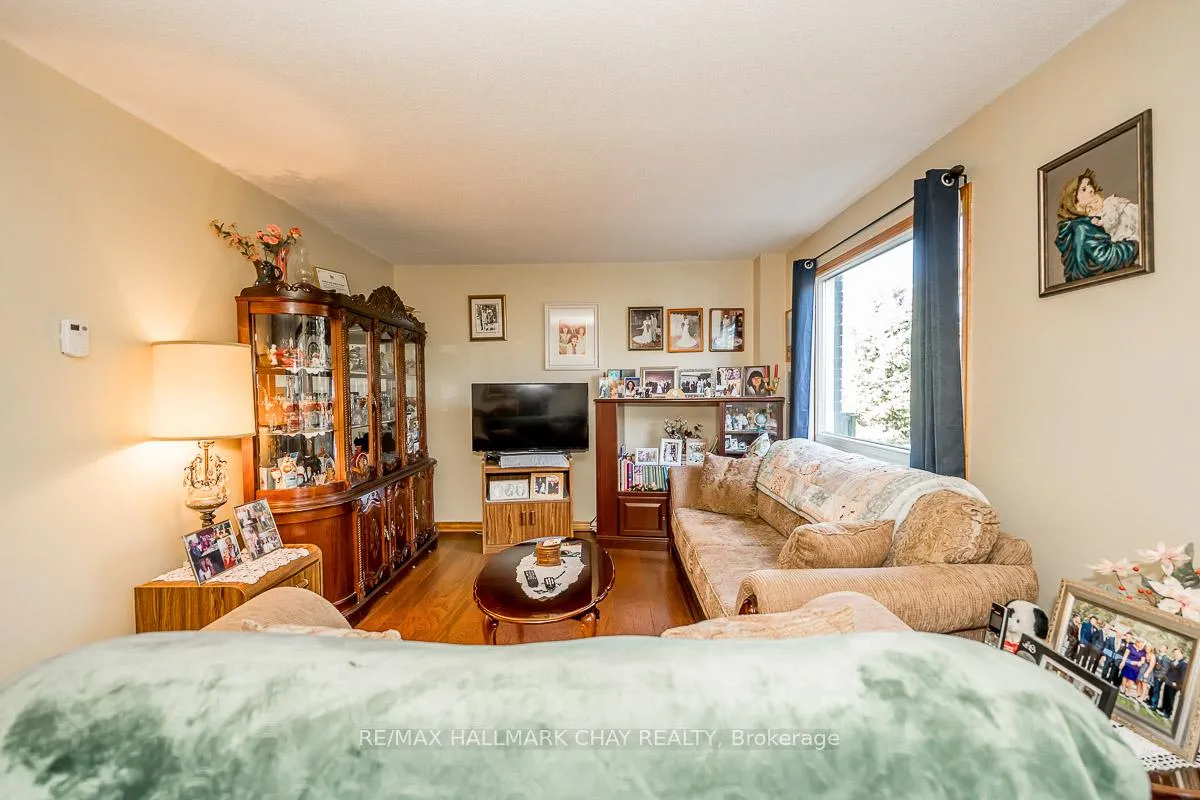 Photo 11 of Unit 2, 10 Riverley Lane, New Tecumseth, Alliston — HOMEH