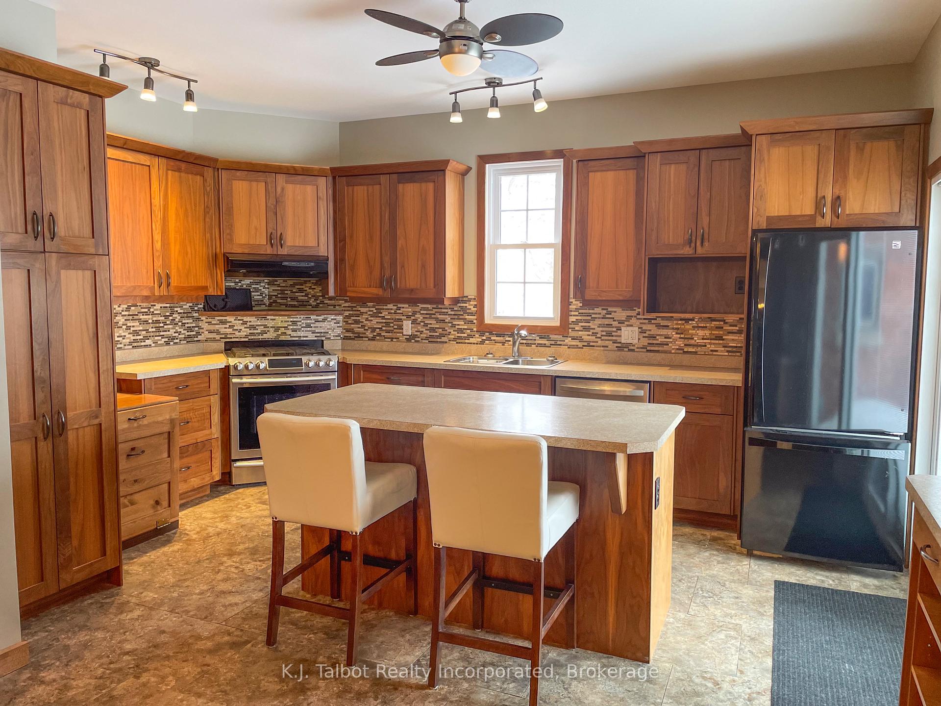 Photo 8 of 178 Gibbons Street, Goderich, Goderich (Town) — HOMEH