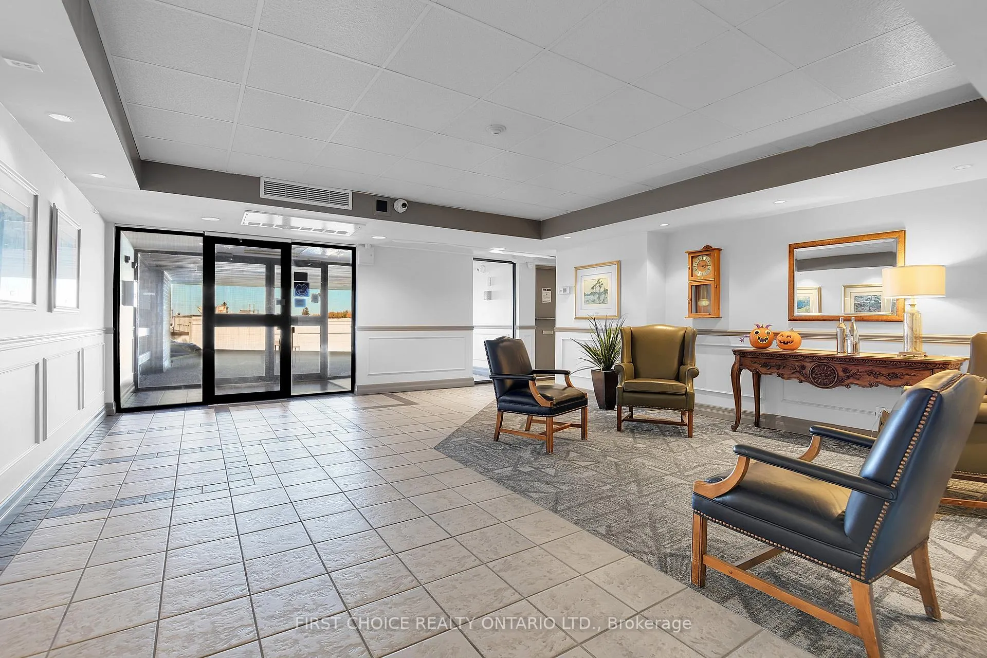 Photo 6 of Unit 217, 1599 Lassiter Terrace, Ottawa, Beaconwood — HOMEH