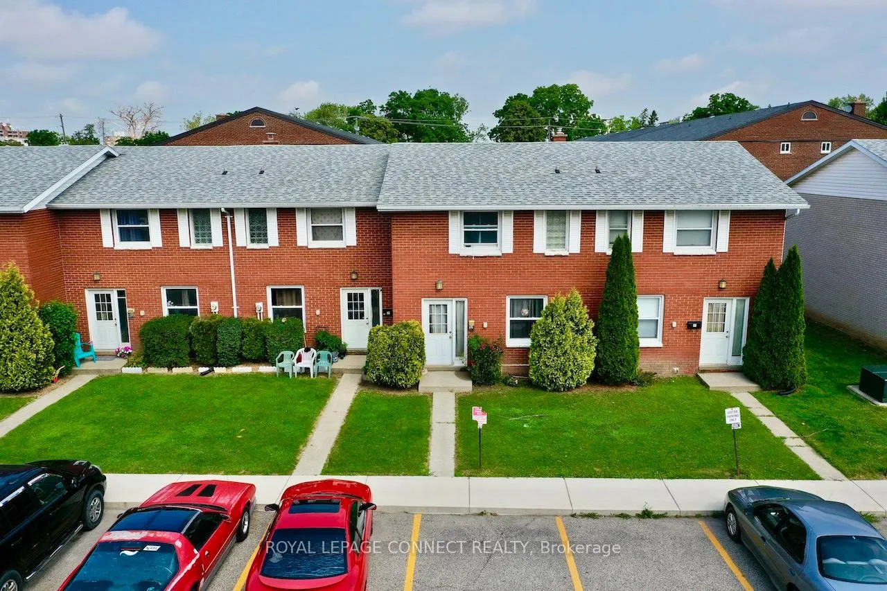 Front of Unit 5, 37 Orchard Place