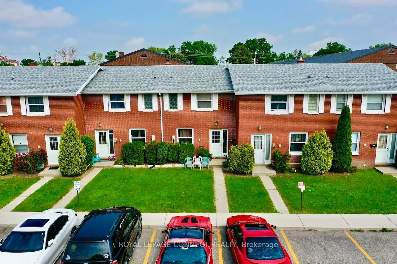 Front of Unit 4, 39 Orchard Place