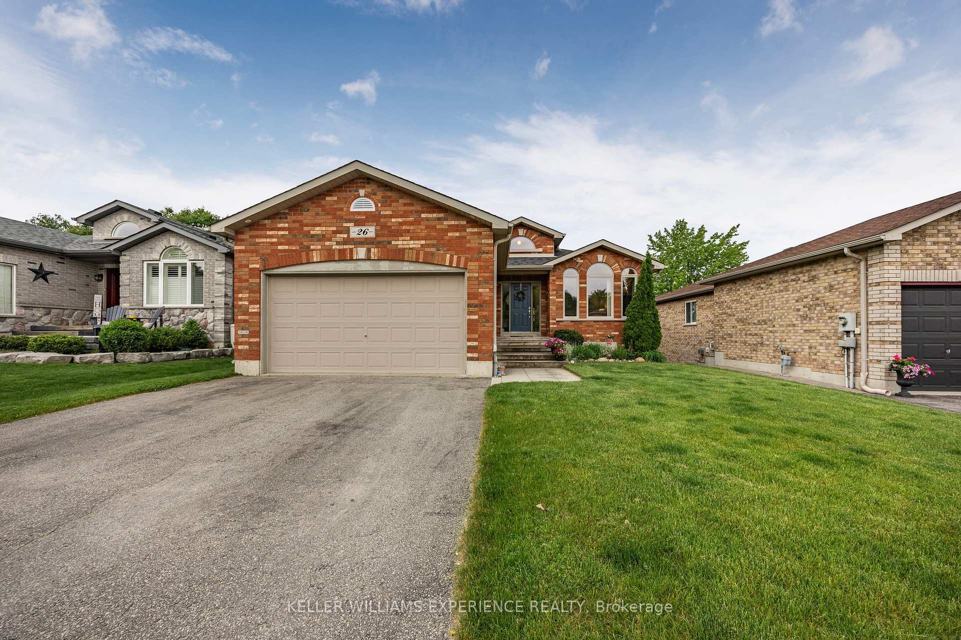 Photo 2 of 26 Wildflower Court, Barrie, Ardagh — HOMEH
