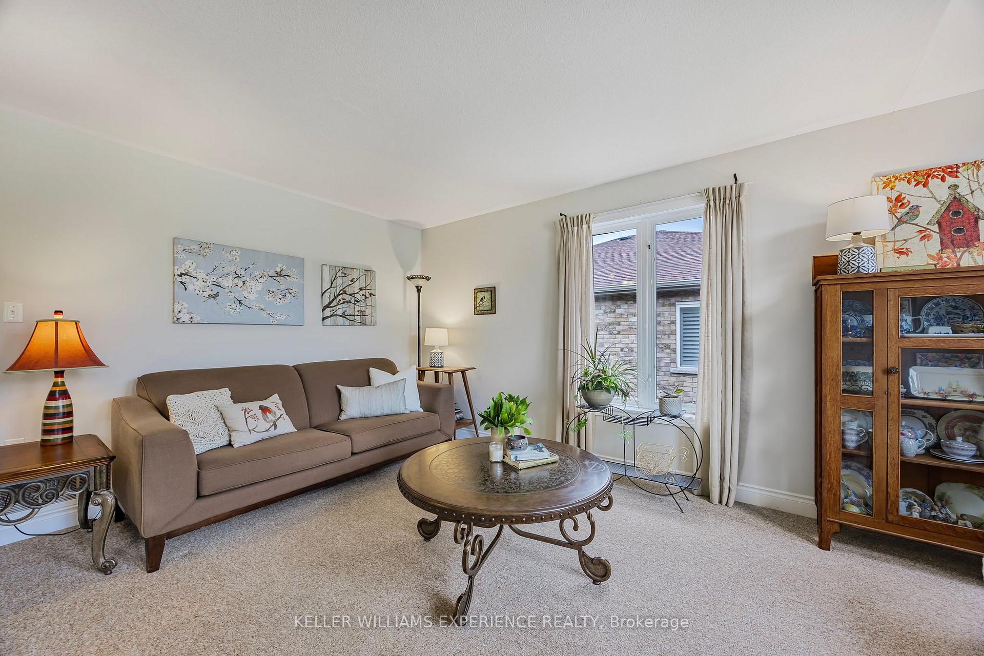 Photo 6 of 26 Wildflower Court, Barrie, Ardagh — HOMEH