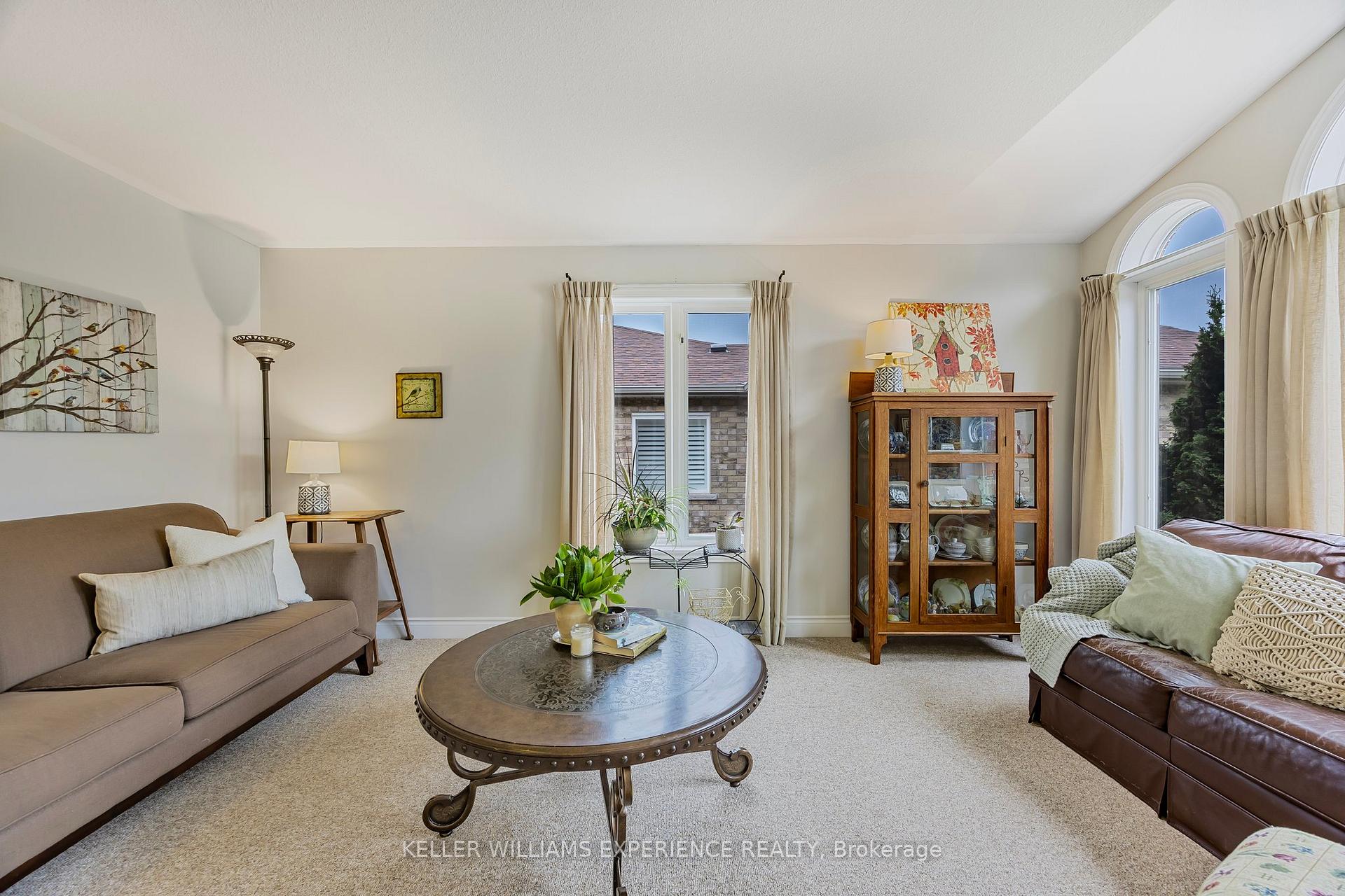 Photo 7 of 26 Wildflower Court, Barrie, Ardagh — HOMEH