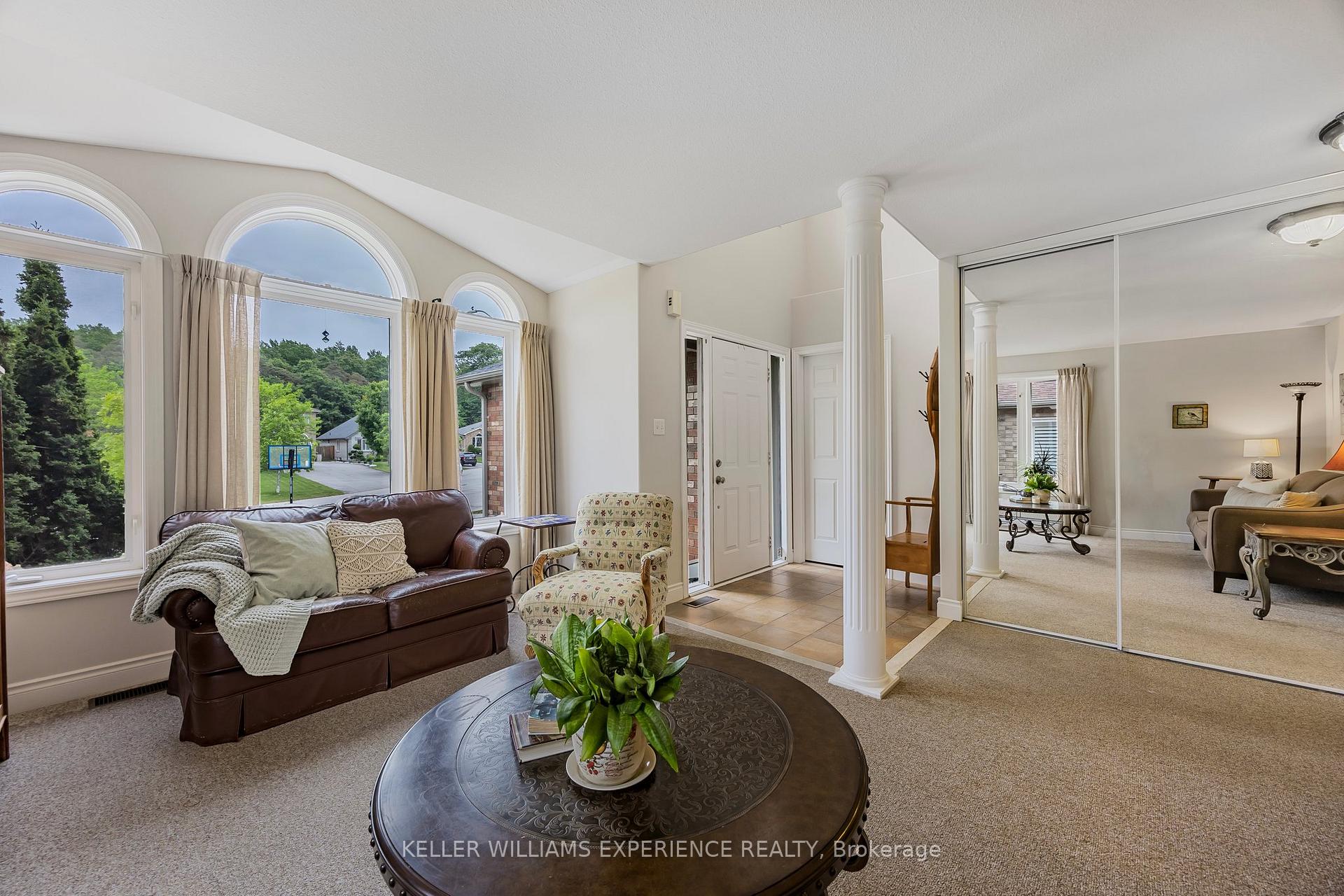 Photo 9 of 26 Wildflower Court, Barrie, Ardagh — HOMEH