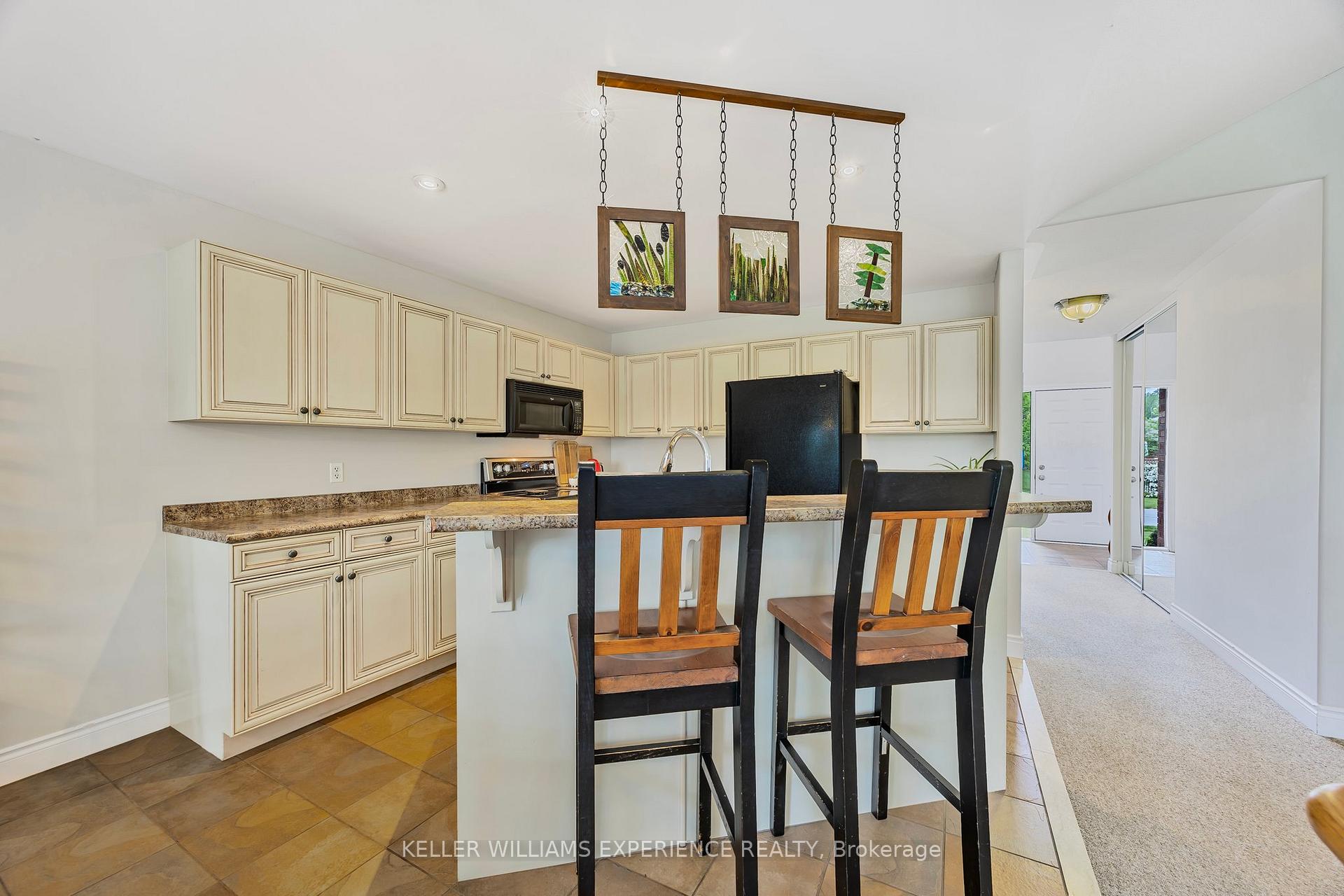 Photo 12 of 26 Wildflower Court, Barrie, Ardagh — HOMEH