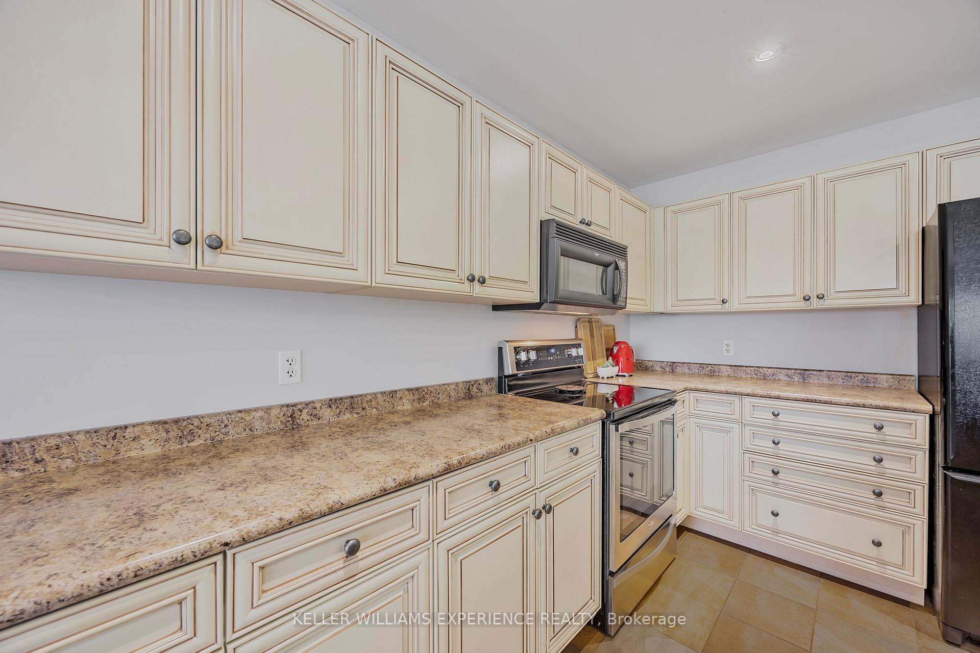 Photo 14 of 26 Wildflower Court, Barrie, Ardagh — HOMEH