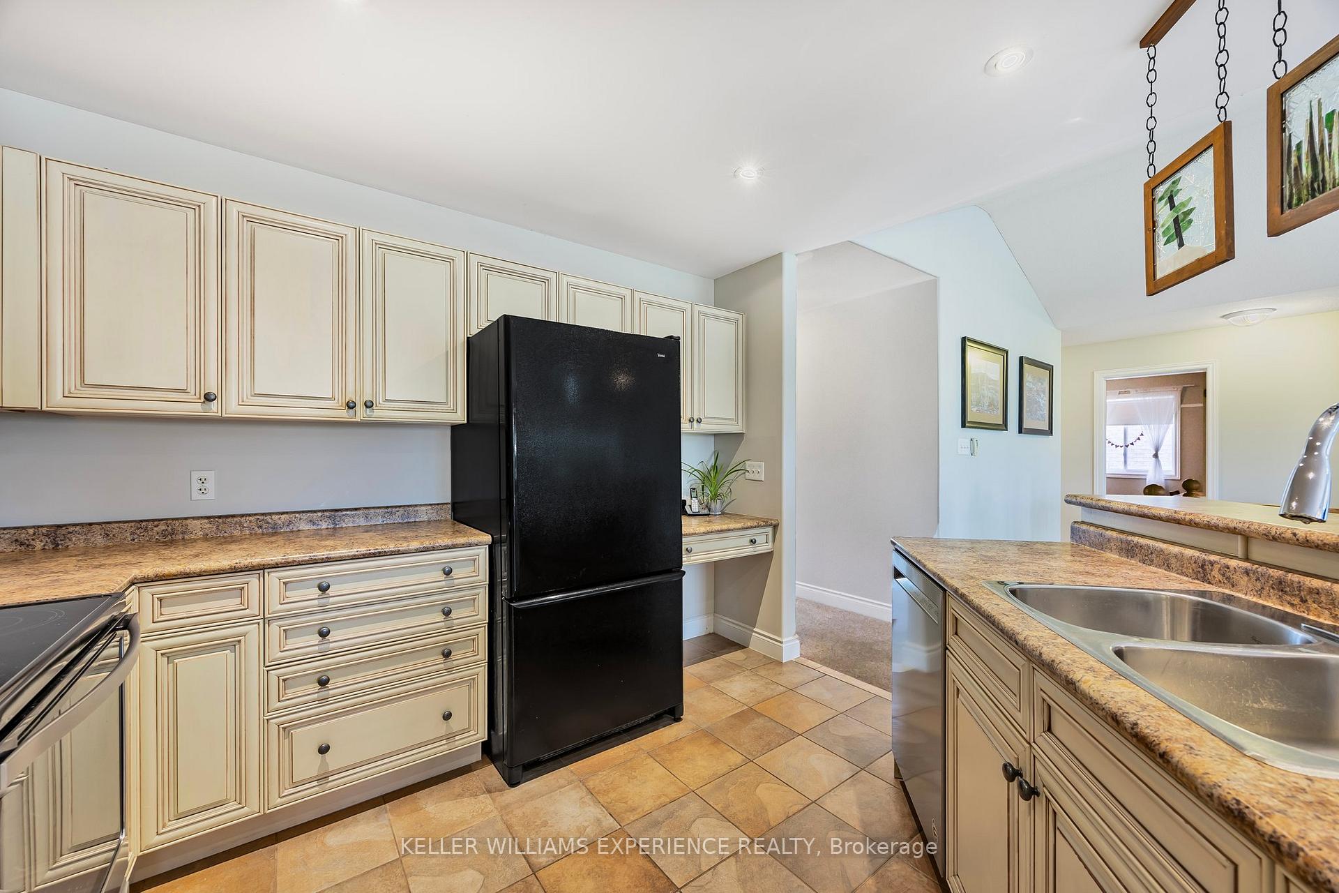 Photo 15 of 26 Wildflower Court, Barrie, Ardagh — HOMEH