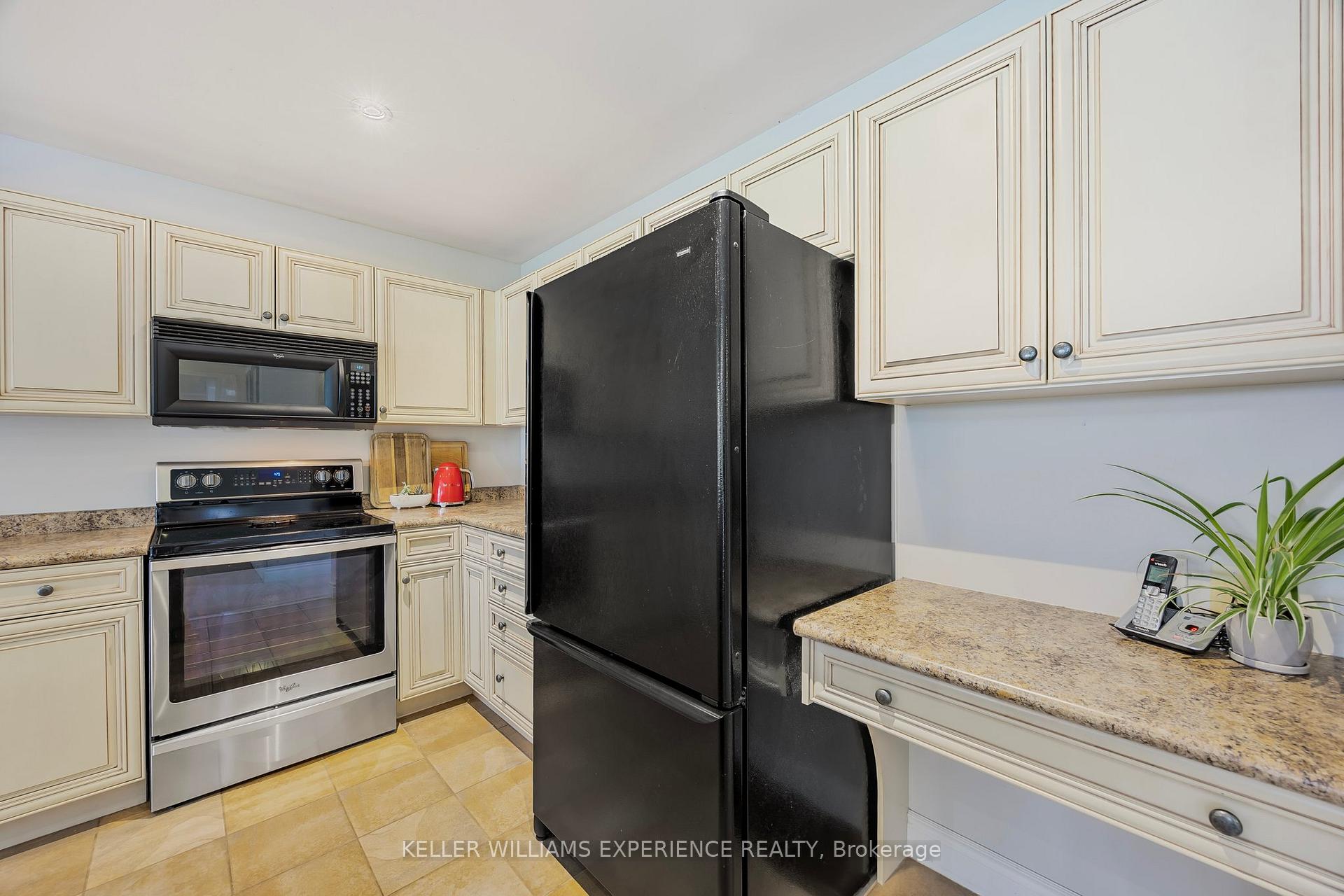 Photo 16 of 26 Wildflower Court, Barrie, Ardagh — HOMEH