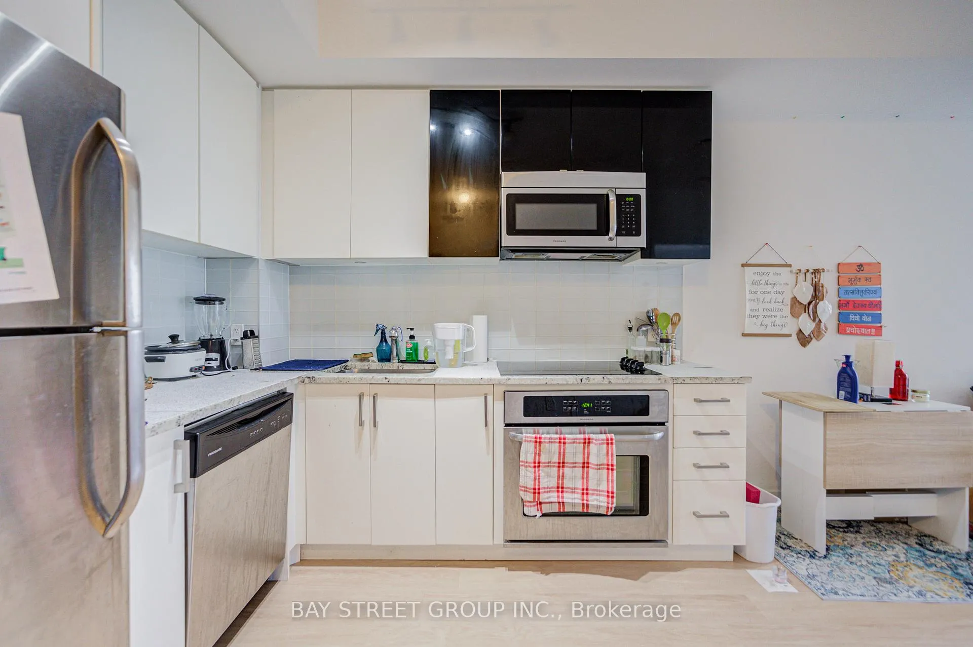 Photo 2 of Unit 918, 98 Lillian Street, Toronto, Mount Pleasant West — HOMEH