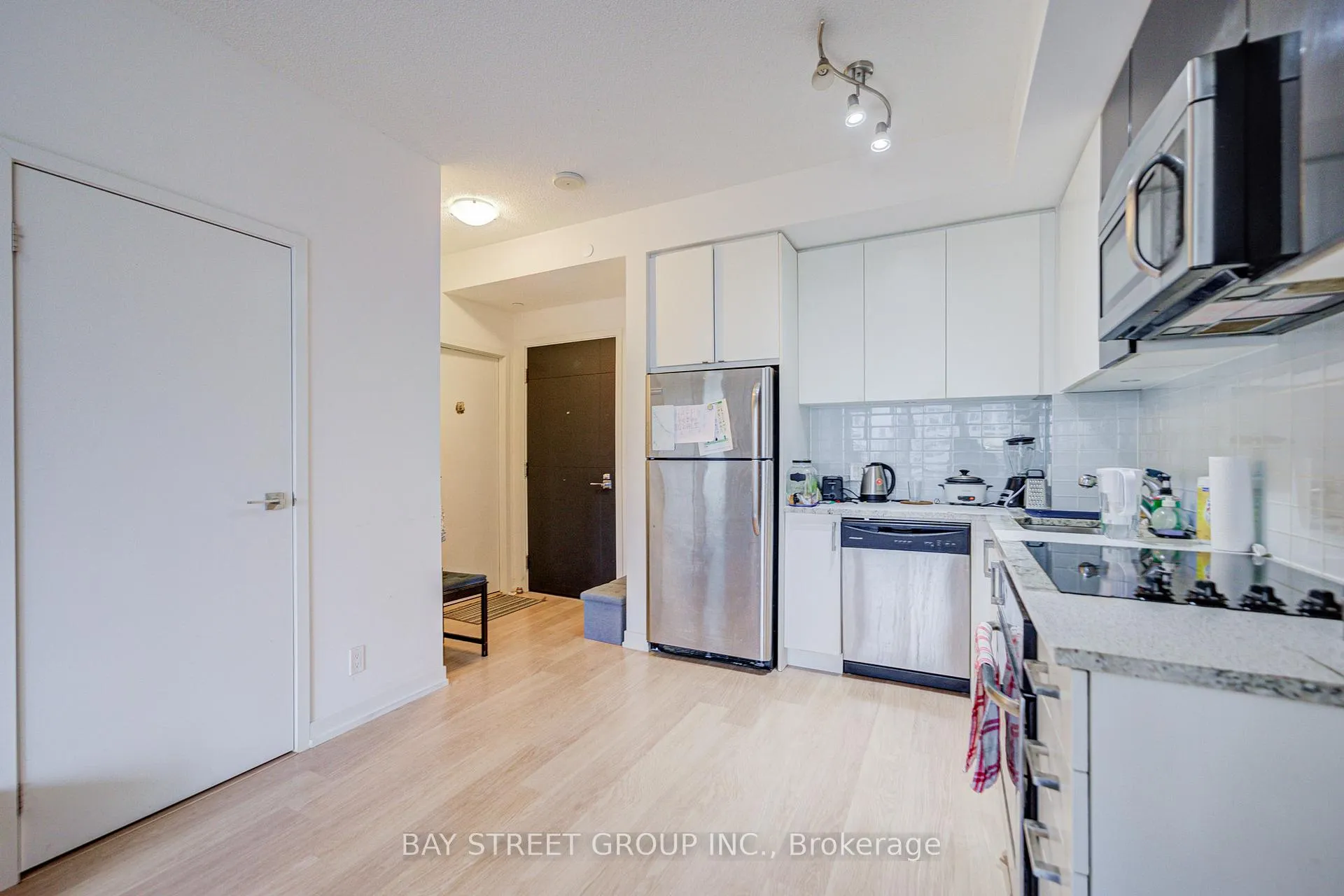 Photo 5 of Unit 918, 98 Lillian Street, Toronto, Mount Pleasant West — HOMEH