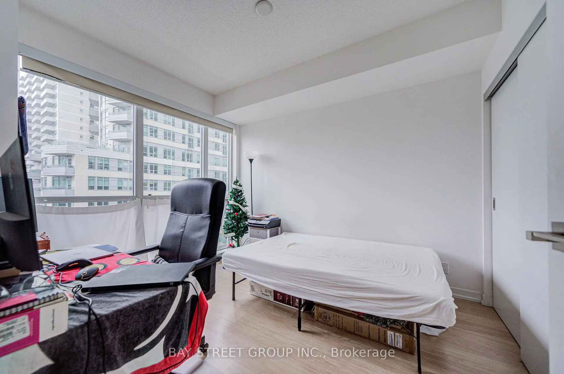Photo 11 of Unit 918, 98 Lillian Street, Toronto, Mount Pleasant West — HOMEH