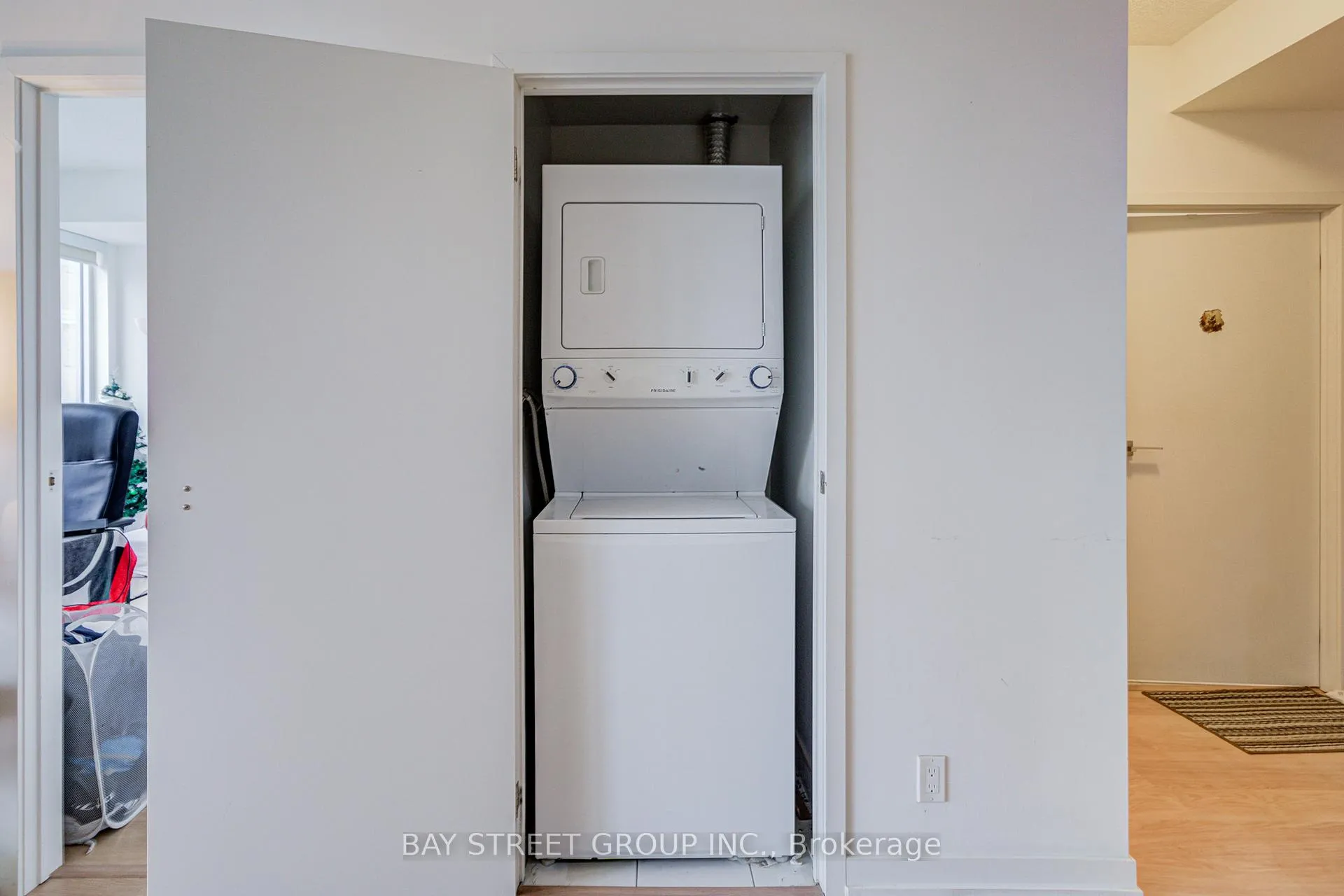 Photo 15 of Unit 918, 98 Lillian Street, Toronto, Mount Pleasant West — HOMEH