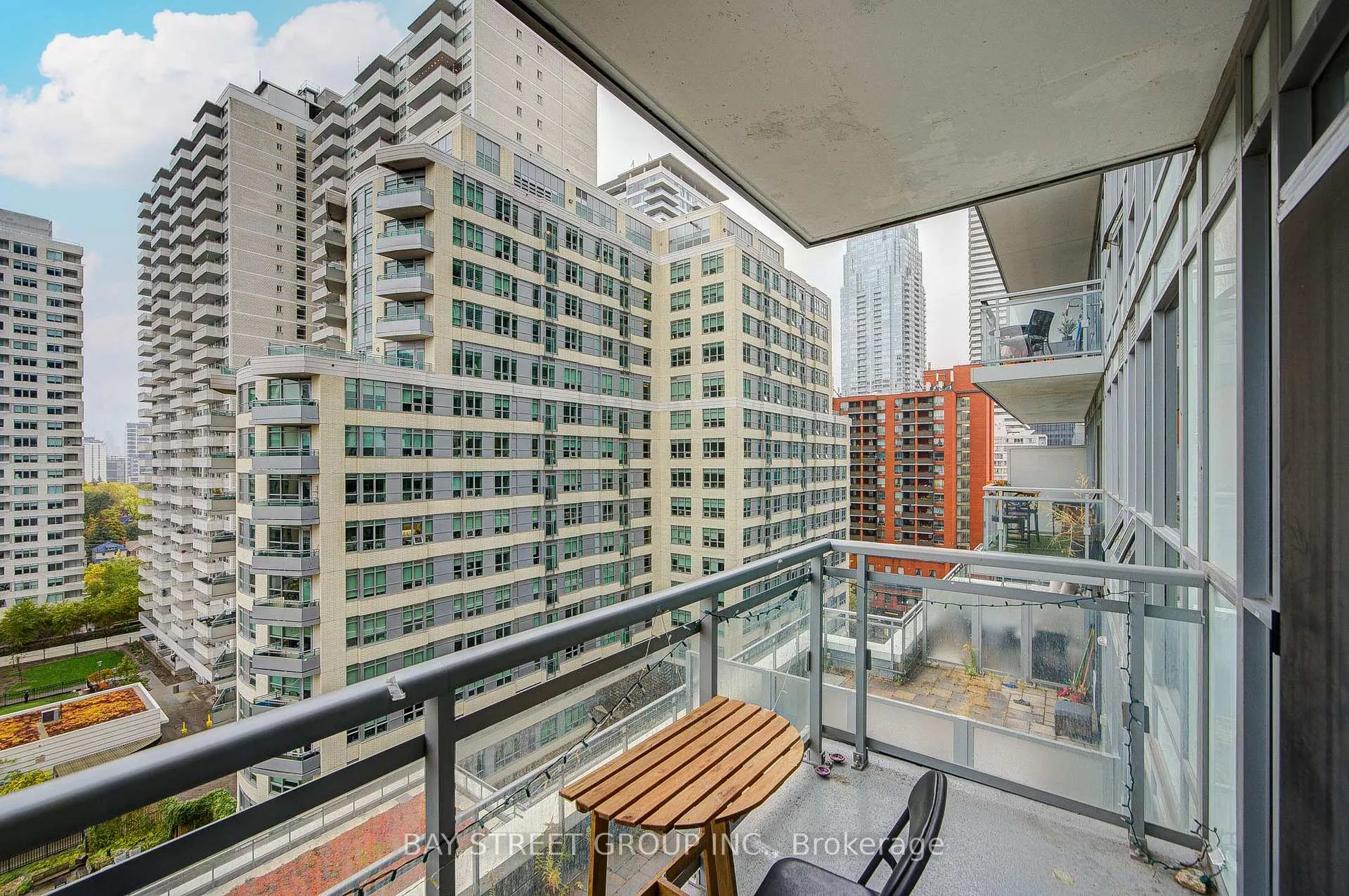 Photo 16 of Unit 918, 98 Lillian Street, Toronto, Mount Pleasant West — HOMEH