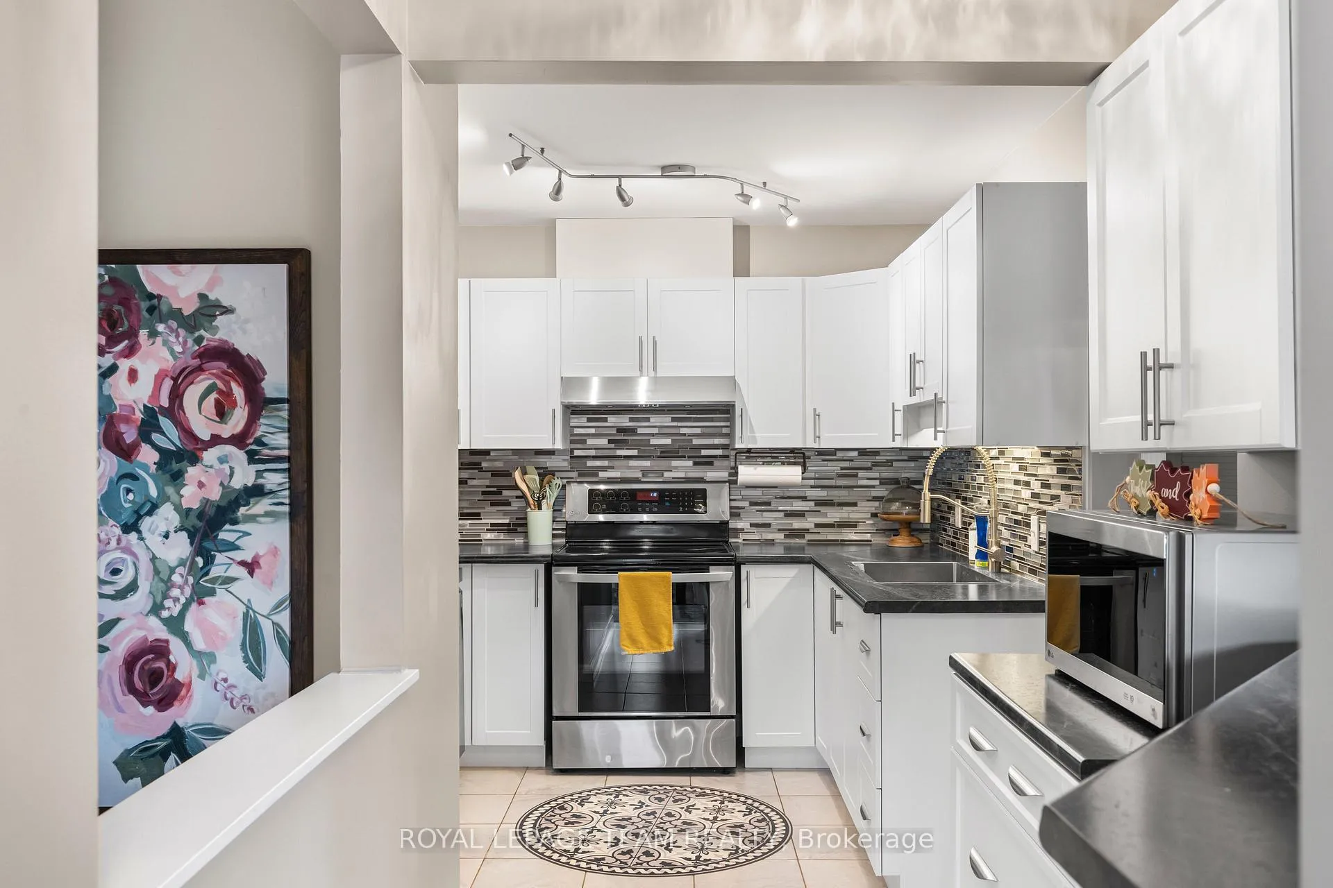 Photo 11 of Unit 1, 5 Timberview Way, Ottawa, Westcliffe Estates — HOMEH