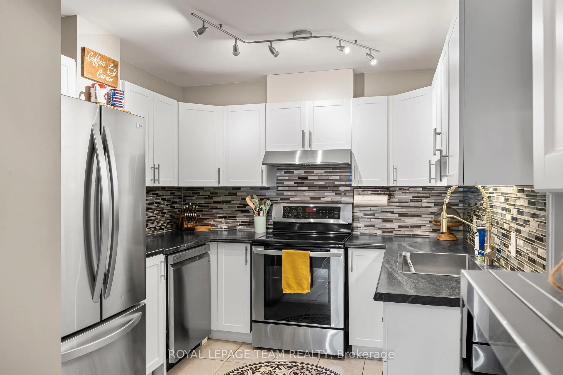 Photo 12 of Unit 1, 5 Timberview Way, Ottawa, Westcliffe Estates — HOMEH