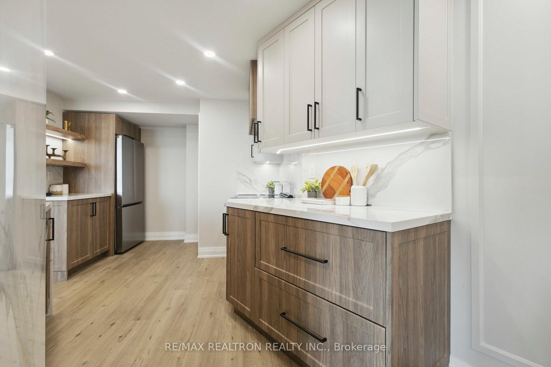Photo 5 of Unit 1604, 7250 Yonge Street, Vaughan, Crestwood-Springfarm-Yorkhill — HOMEH
