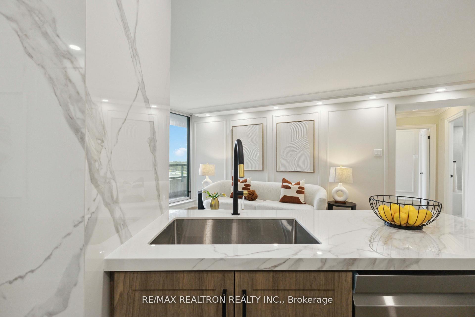 Photo 12 of Unit 1604, 7250 Yonge Street, Vaughan, Crestwood-Springfarm-Yorkhill — HOMEH