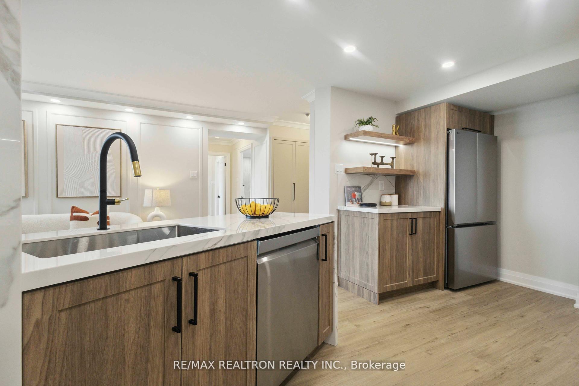 Photo 15 of Unit 1604, 7250 Yonge Street, Vaughan, Crestwood-Springfarm-Yorkhill — HOMEH