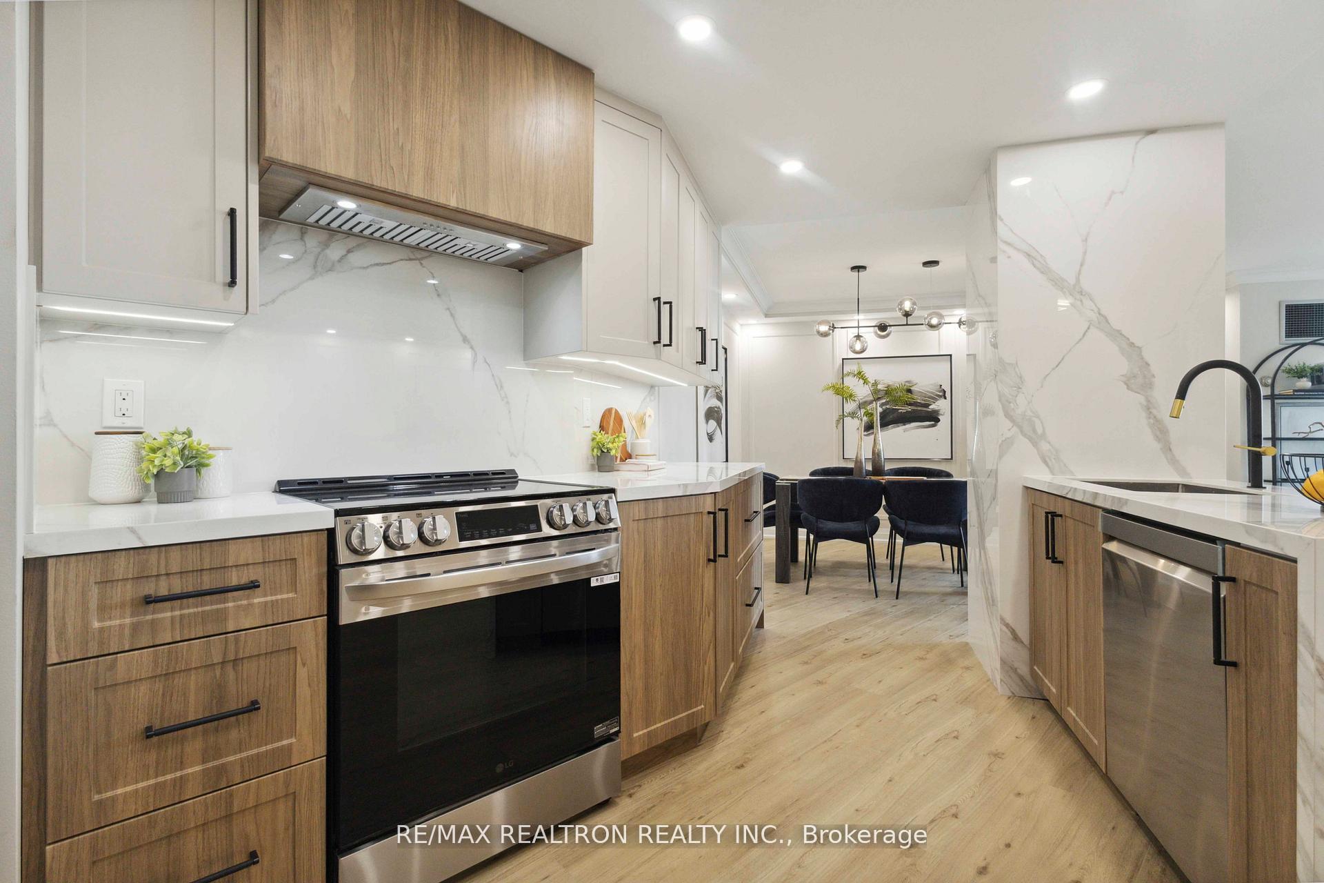 Photo 16 of Unit 1604, 7250 Yonge Street, Vaughan, Crestwood-Springfarm-Yorkhill — HOMEH