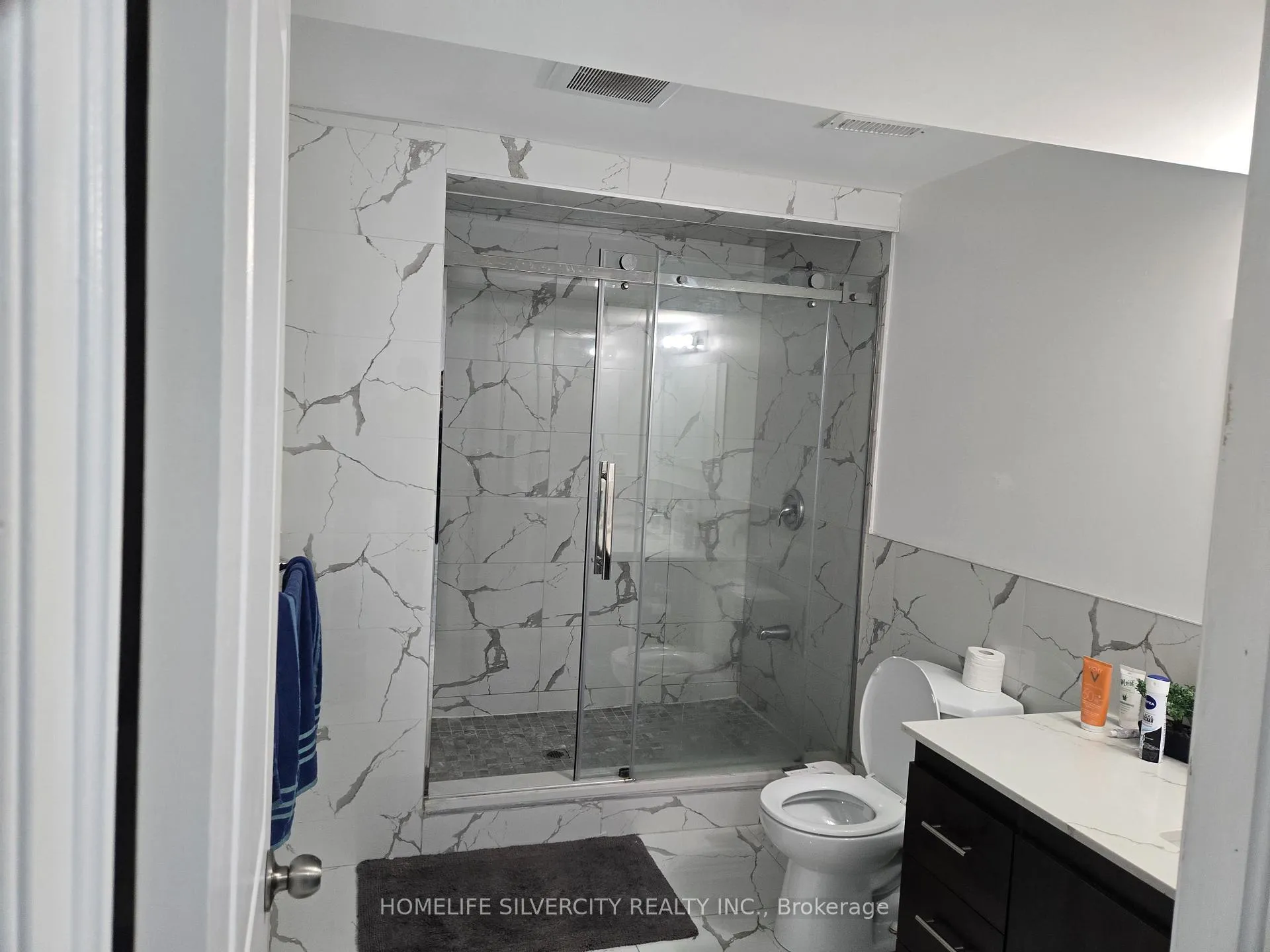 Photo 3 of 80 Abitibi Lake Drive, Brampton, Sandringham-Wellington — HOMEH