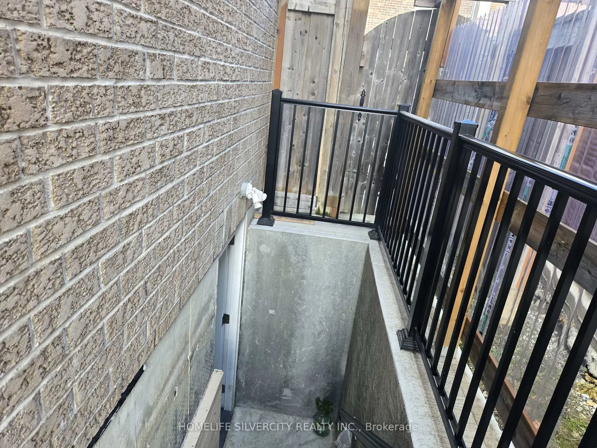 Photo 10 of 80 Abitibi Lake Drive, Brampton, Sandringham-Wellington — HOMEH