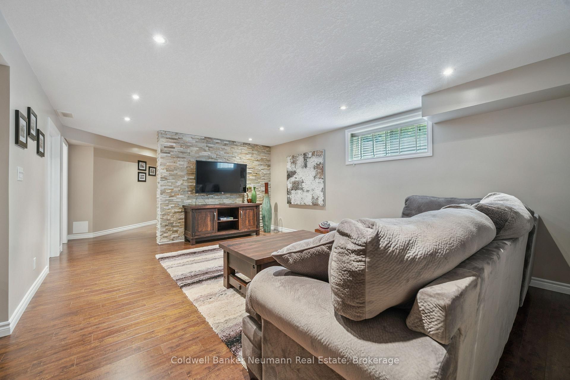 Photo 32 of Unit 26, 255 Summerfield Dr, Guelph, Pineridge/Westminster Woods — HOMEH