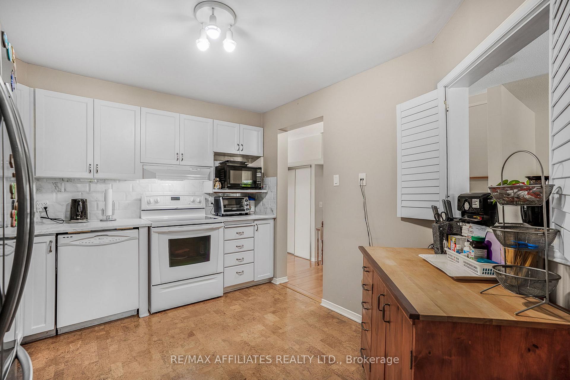 Photo 9 of 6135 Oak Meadows Drive, Ottawa, Chapel Hill — HOMEH
