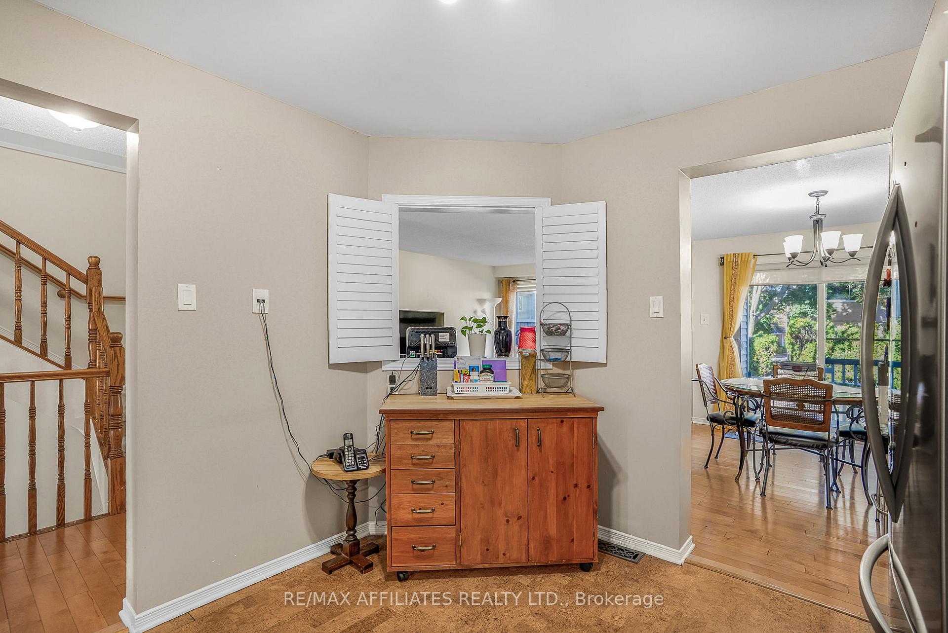 Photo 10 of 6135 Oak Meadows Drive, Ottawa, Chapel Hill — HOMEH
