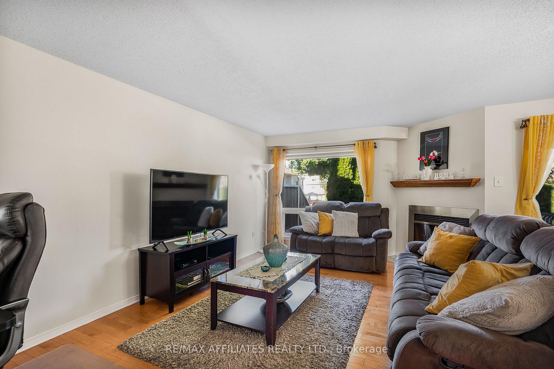 Photo 12 of 6135 Oak Meadows Drive, Ottawa, Chapel Hill — HOMEH