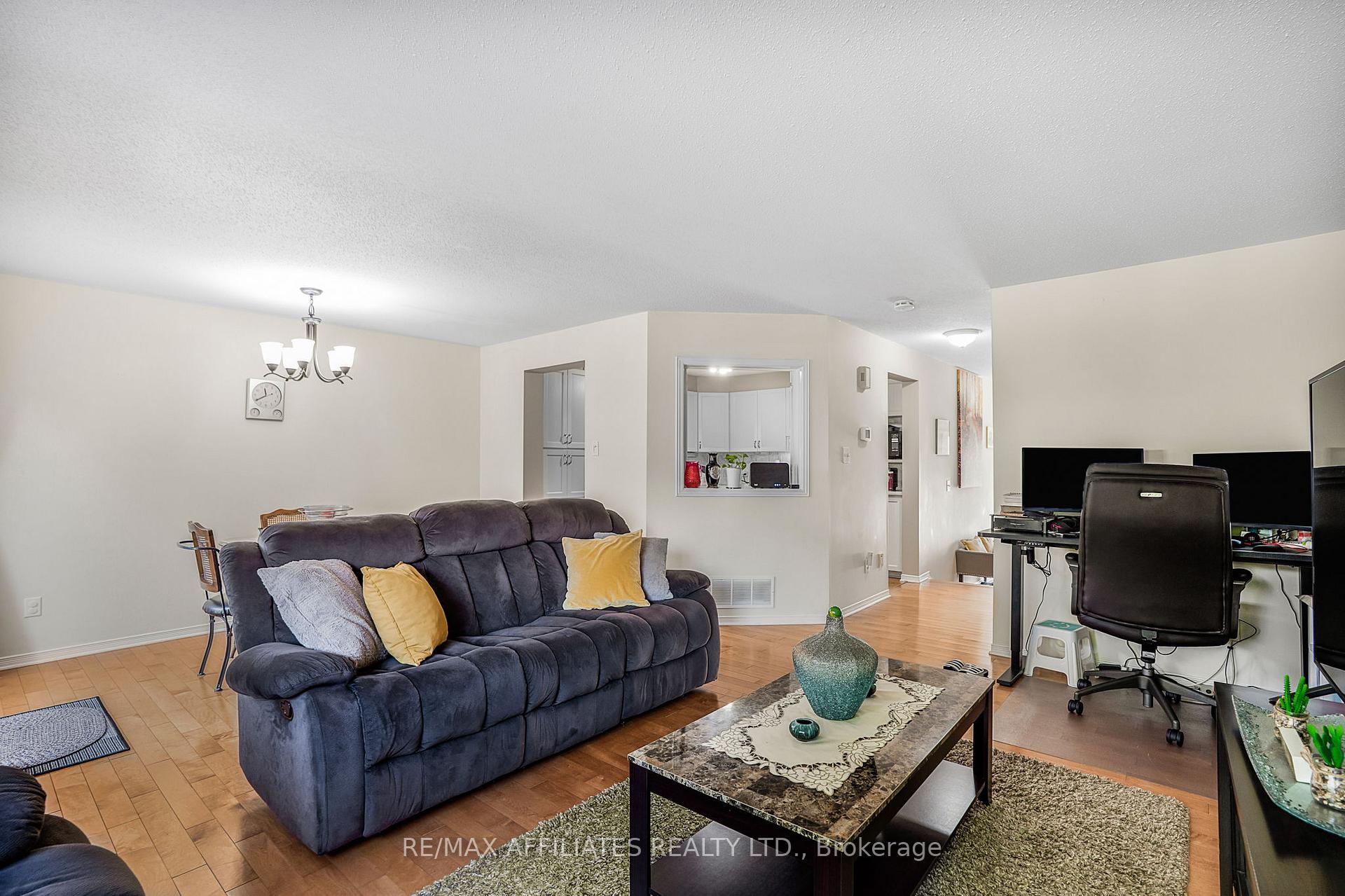 Photo 14 of 6135 Oak Meadows Drive, Ottawa, Chapel Hill — HOMEH