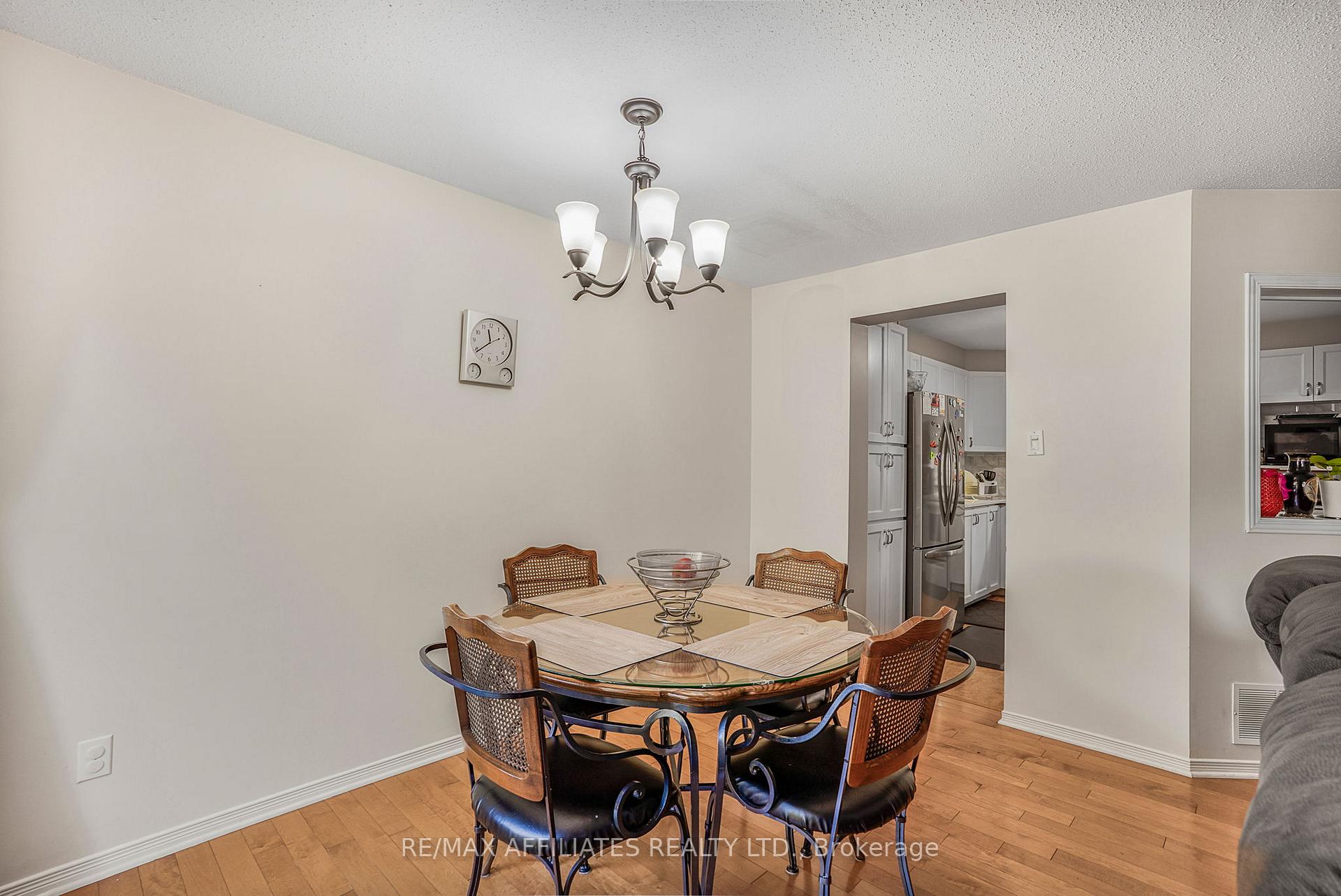 Photo 16 of 6135 Oak Meadows Drive, Ottawa, Chapel Hill — HOMEH