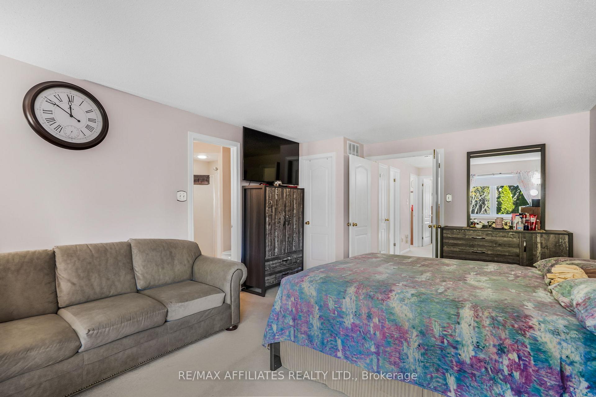Photo 18 of 6135 Oak Meadows Drive, Ottawa, Chapel Hill — HOMEH