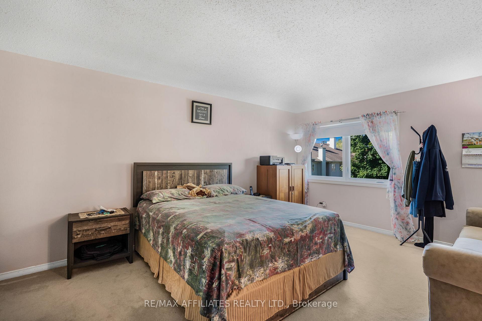 Photo 19 of 6135 Oak Meadows Drive, Ottawa, Chapel Hill — HOMEH