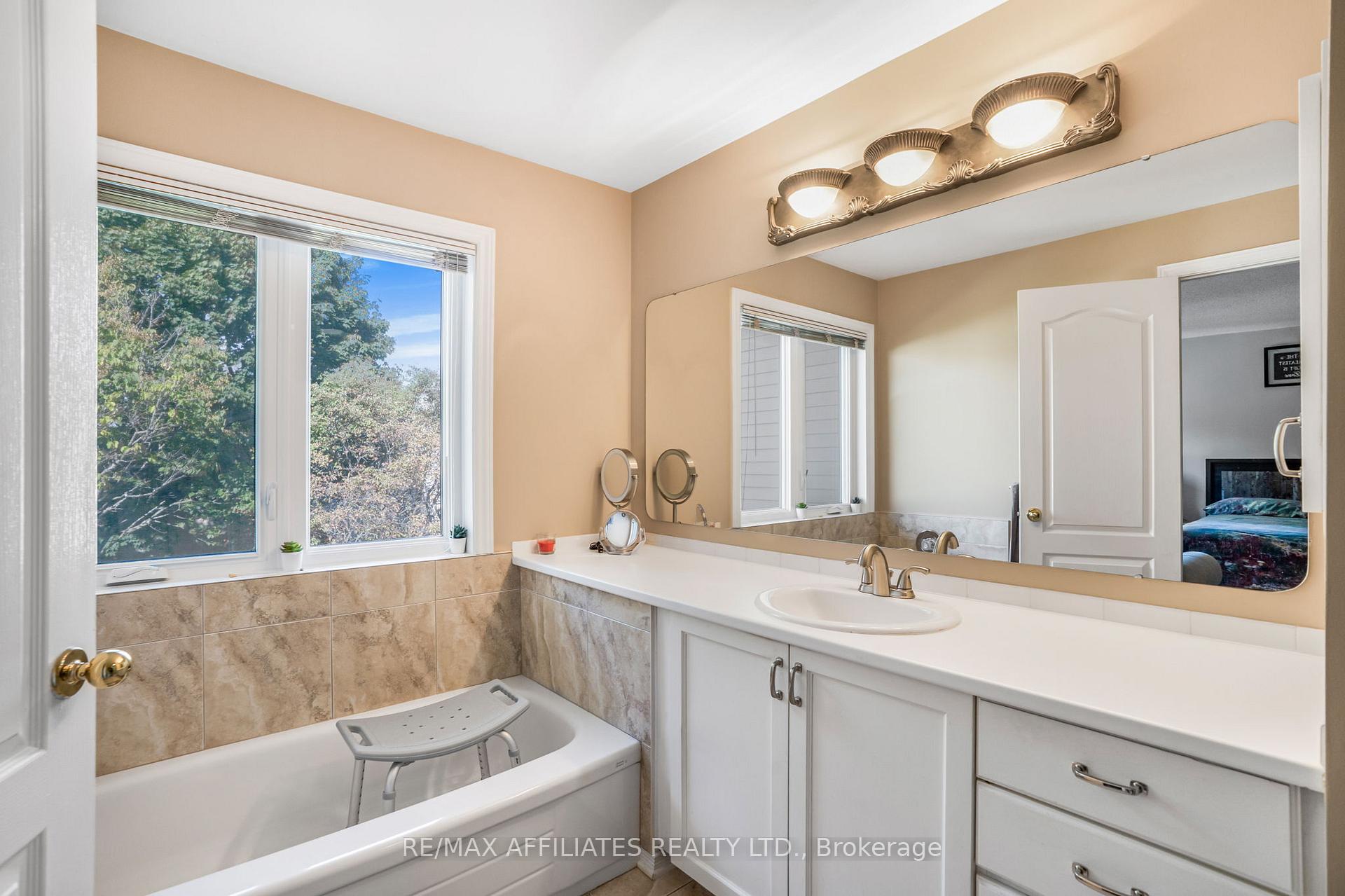 Photo 20 of 6135 Oak Meadows Drive, Ottawa, Chapel Hill — HOMEH