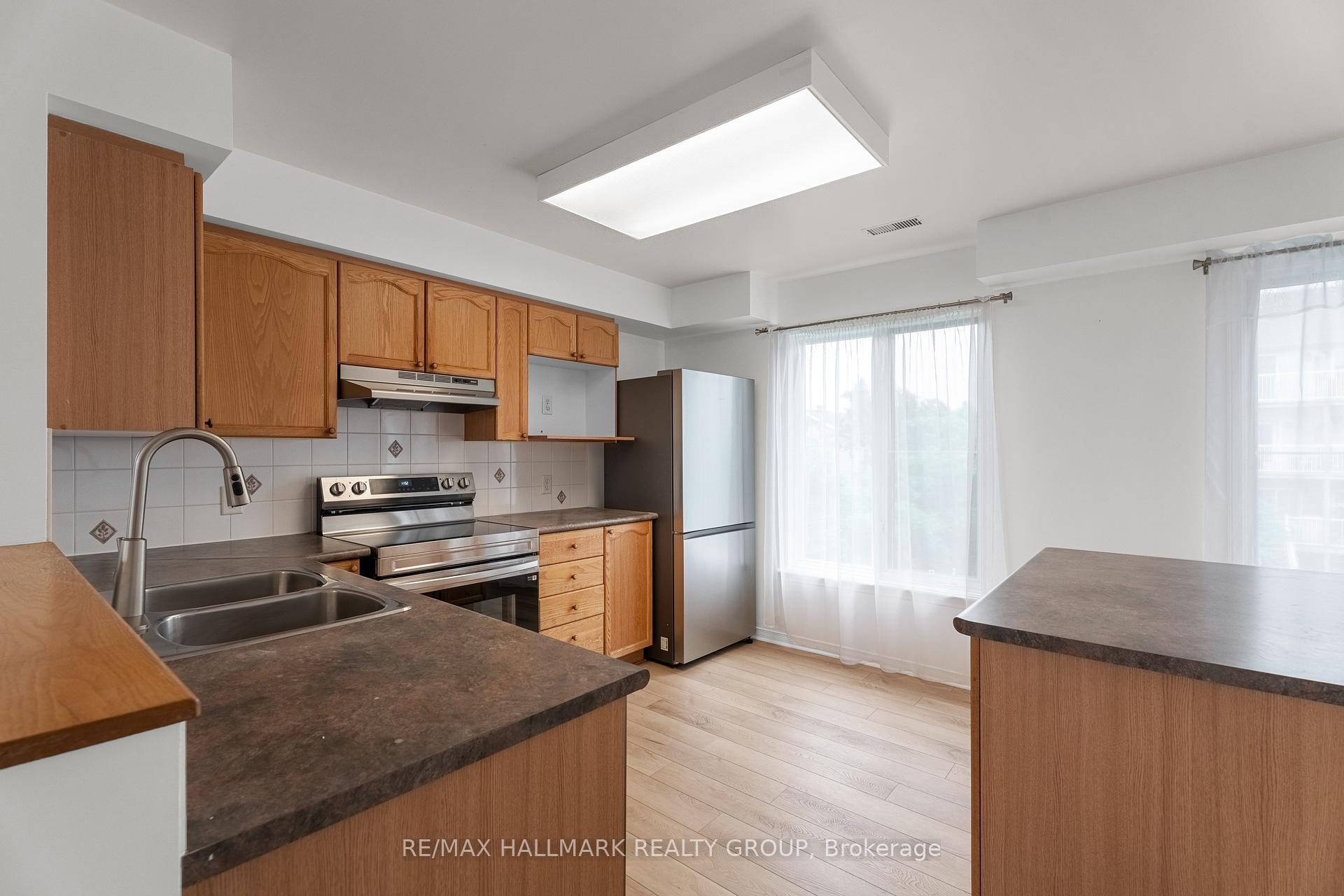 Photo 12 of 251 Forestglade Crescent, Ottawa, Hunt Club Park — HOMEH