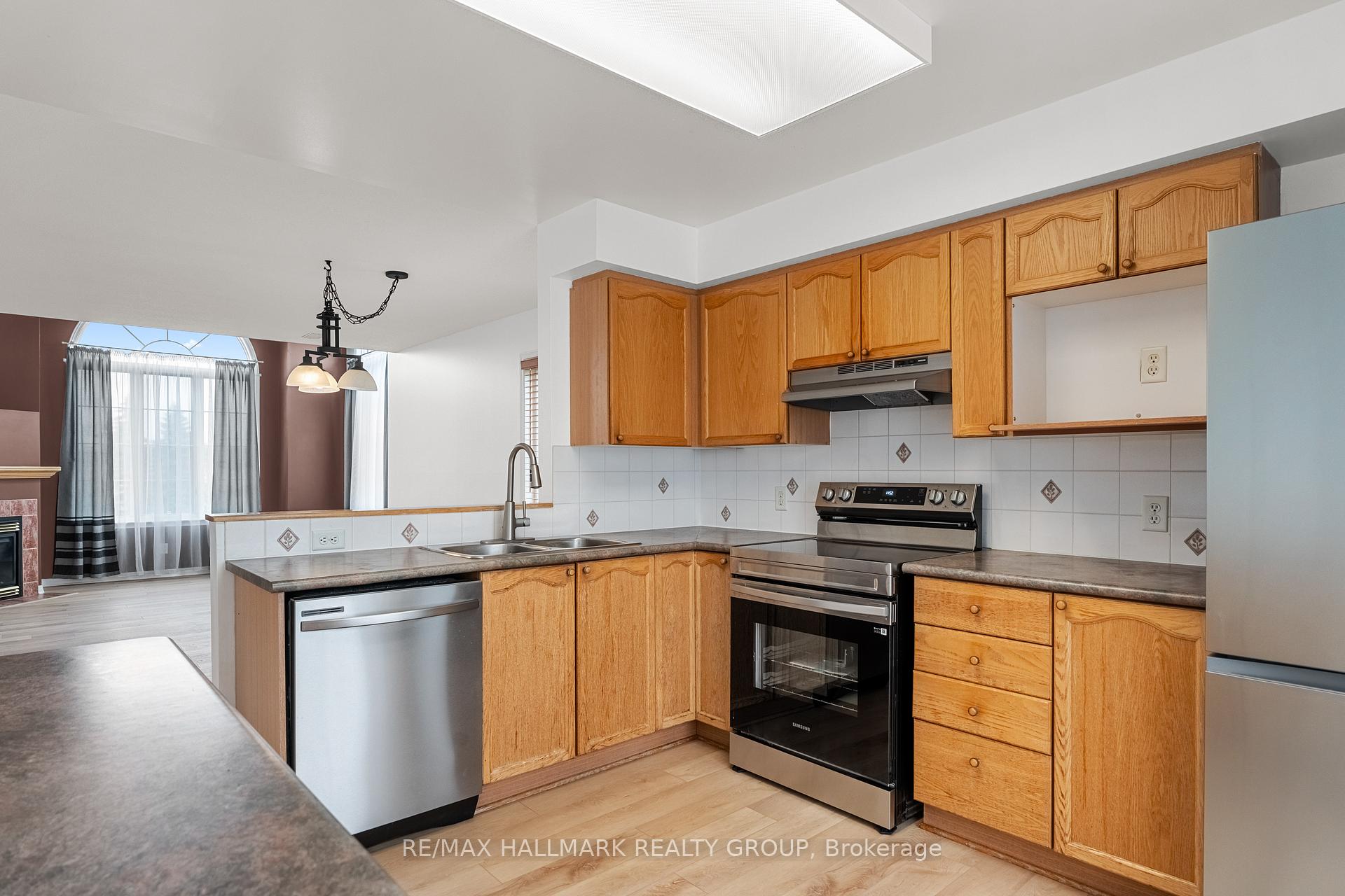 Photo 13 of 251 Forestglade Crescent, Ottawa, Hunt Club Park — HOMEH