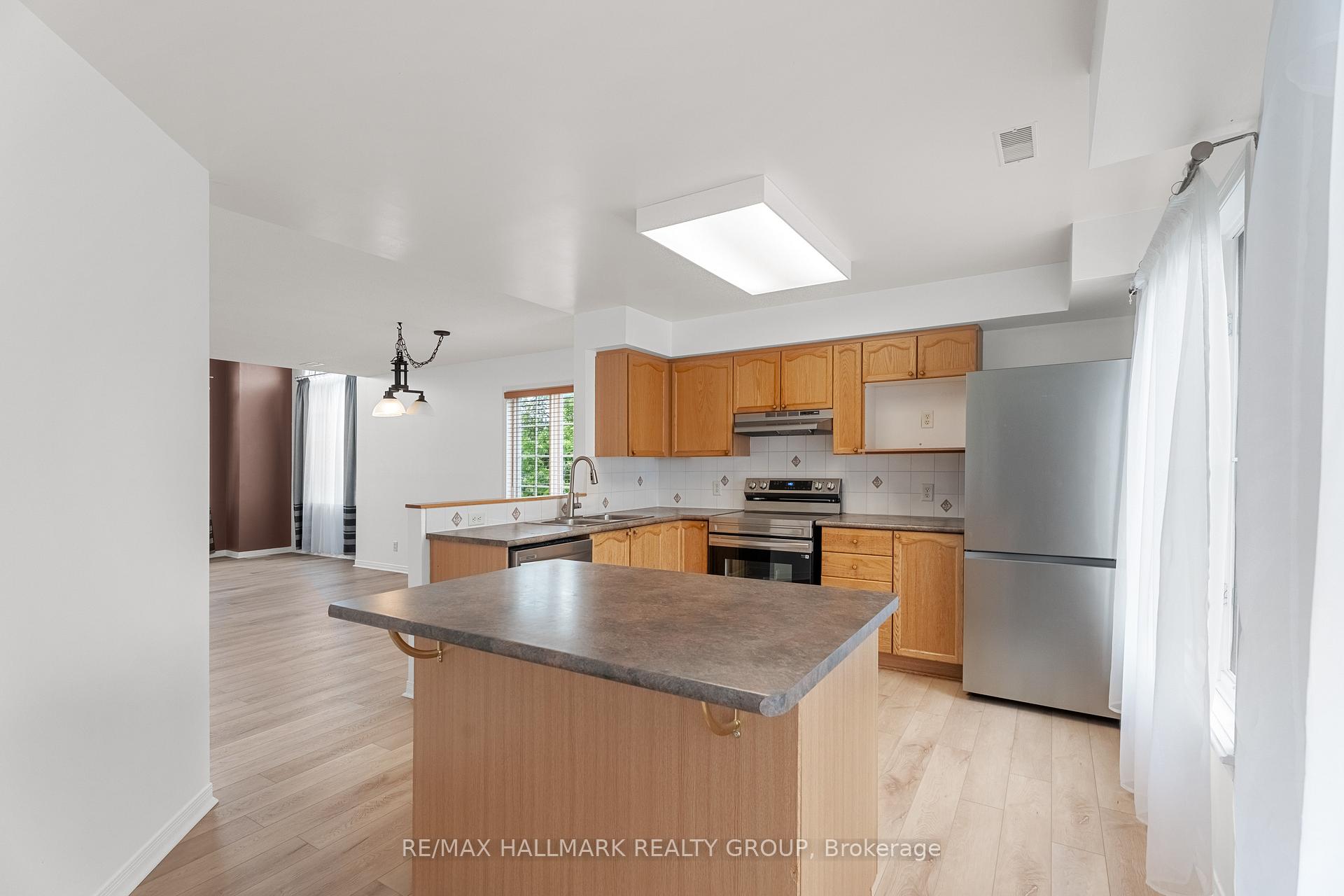 Photo 14 of 251 Forestglade Crescent, Ottawa, Hunt Club Park — HOMEH