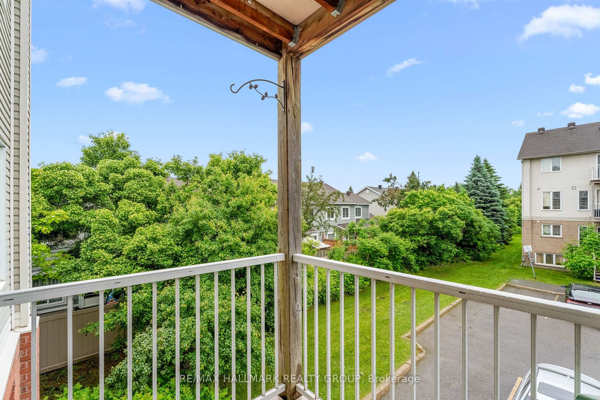 Photo 18 of 251 Forestglade Crescent, Ottawa, Hunt Club Park — HOMEH
