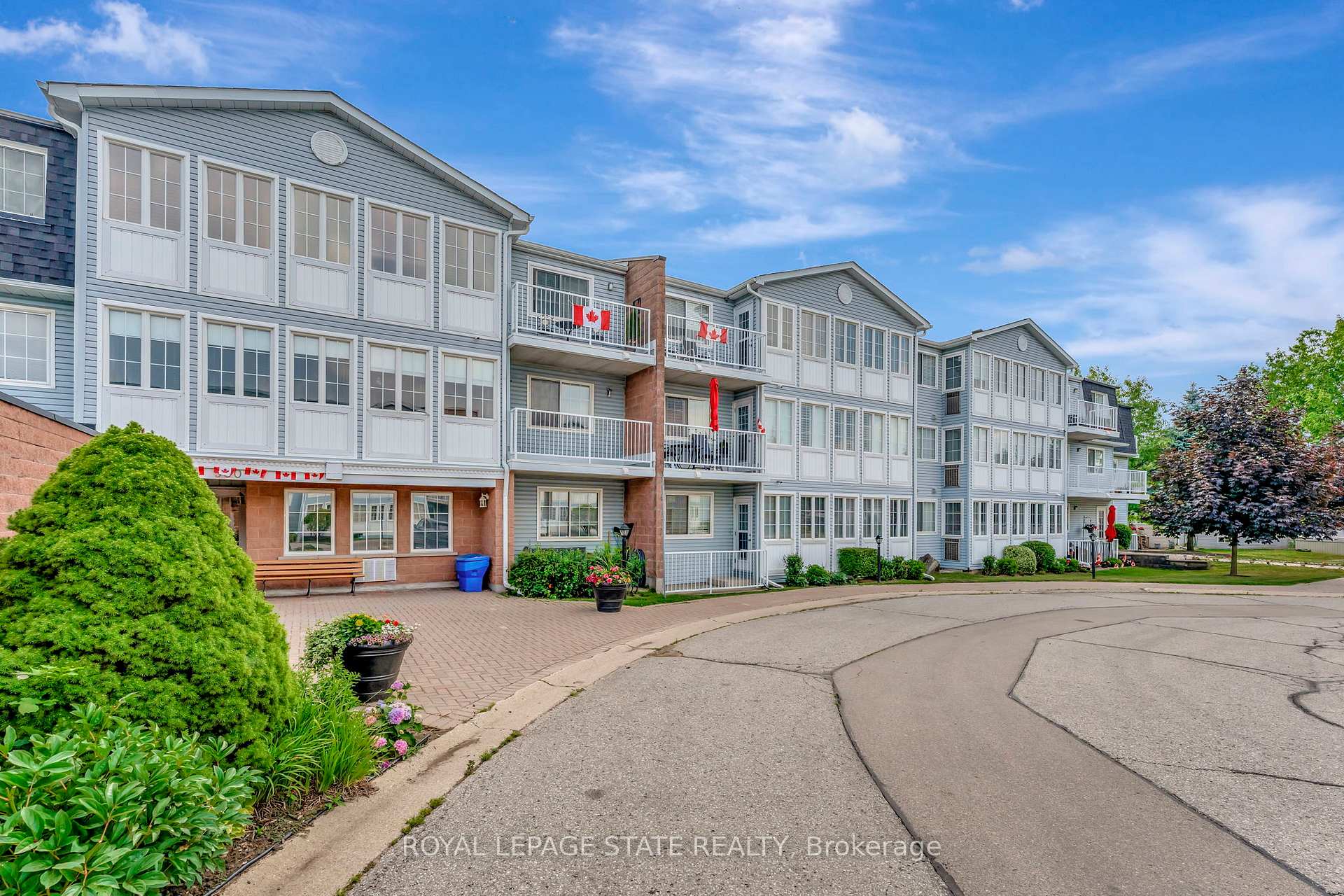 Front of Unit 101, 500 Silverbirch Boulevard